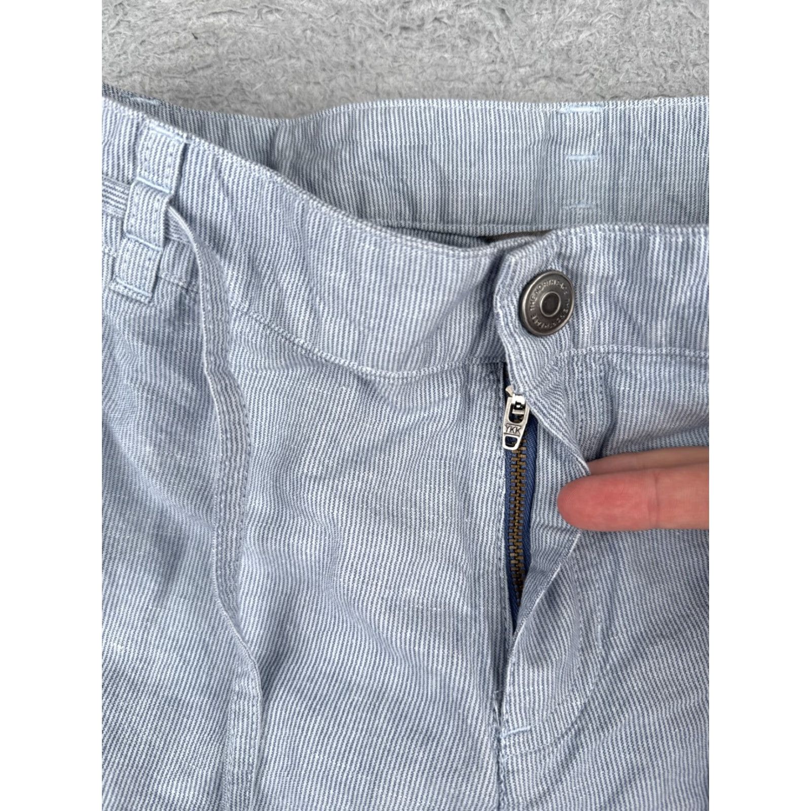 The North Face The North Face Shorts Women 8 Blue White Stripe Drawstring Linen Cotton Blend 6" Casual Activewear Travel Regular Womens Size 30" / US 8 / IT 44 - 6 Thumbnail