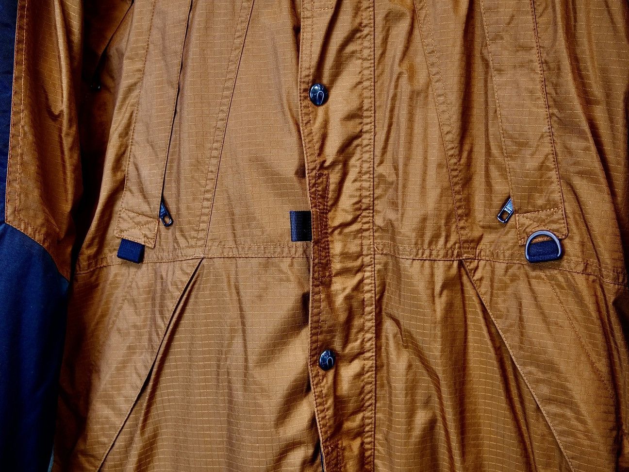 The North Face Very Rare Brown 90s Center Logo Nylon North Face Jacket Size US L / EU 52-54 / 3 - 11 Thumbnail