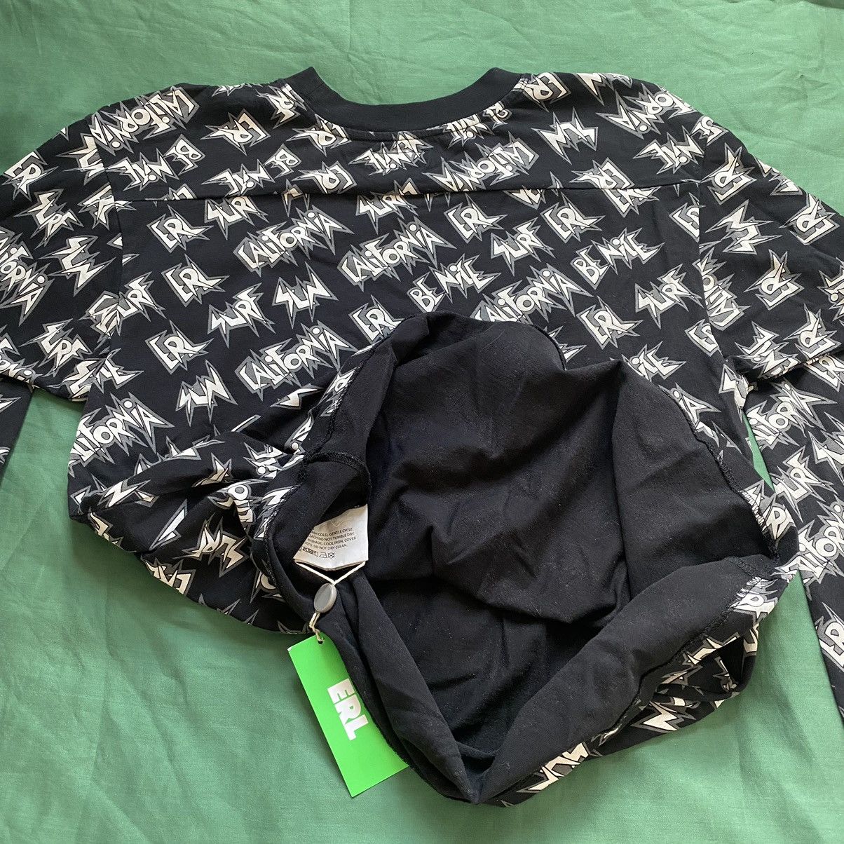 ERL ERL Logo Longsleeve Size US M / EU 48-50 / 2 - 23 Thumbnail