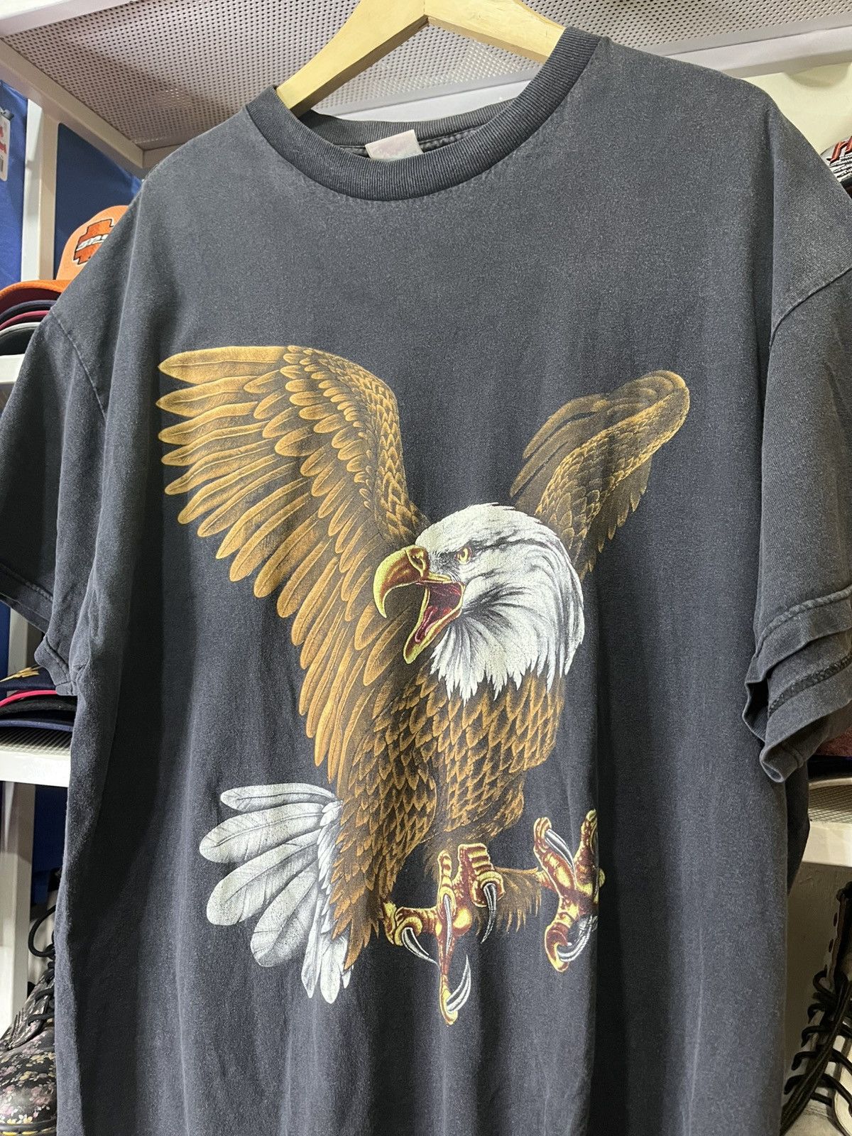 Vintage Vintage Winged Eagle Wings Spread Out Black T-shirt Size US XL / EU 56 / 4 - 2 Thumbnail