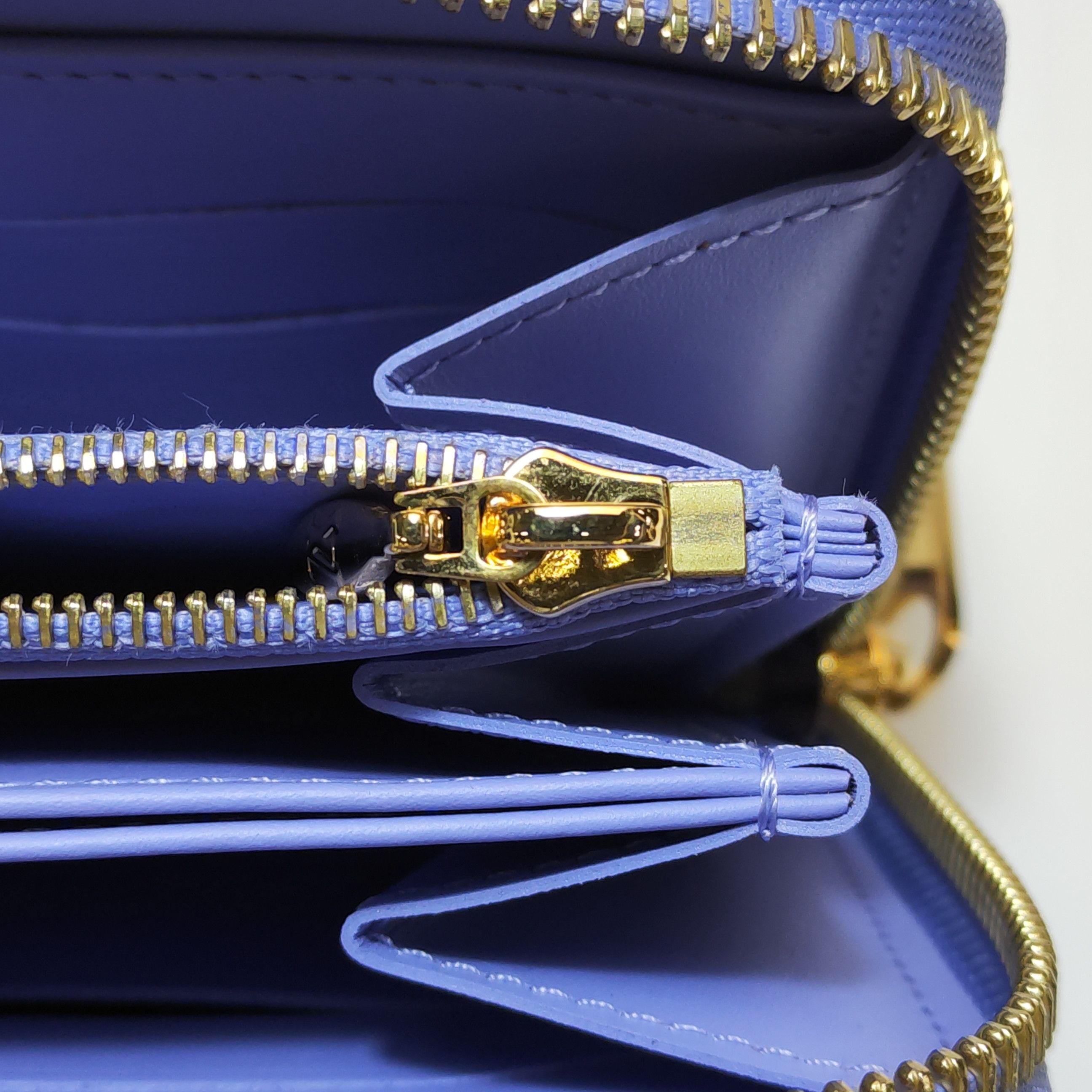 Louis Vuitton Louis Vuitton (LV) Zippy patent leather embossed monogram z Size ONE SIZE - 7 Thumbnail