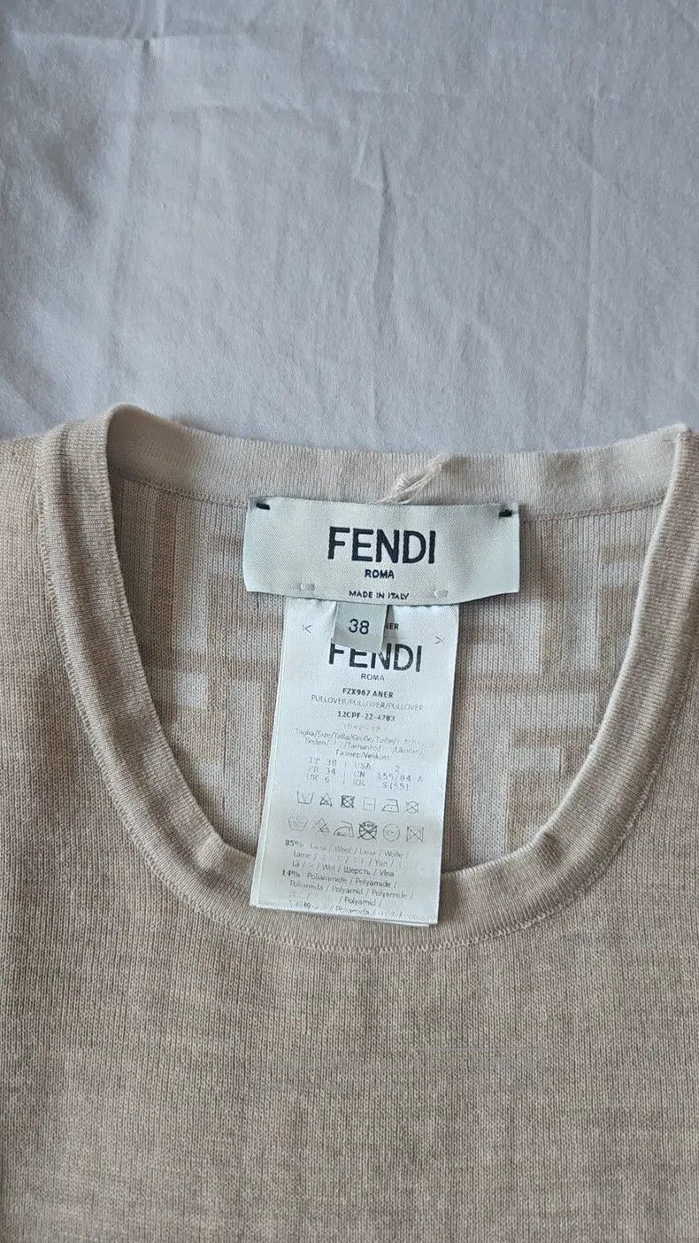 Fendi Fendi Beige sleeveless knitted vest Size XS / US 0-2 / IT 36-38 - 2 Thumbnail