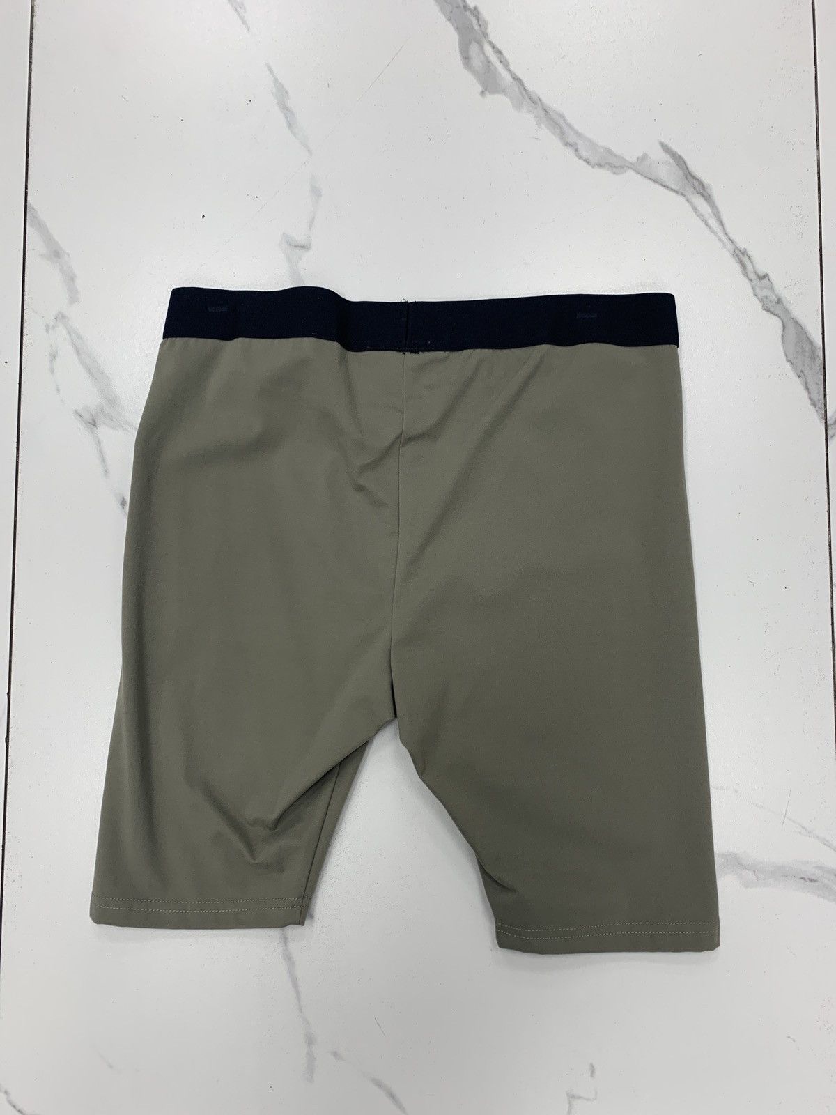 Essentials Fear of God Essentials Athletic Biker Short "Charcoal" Size US 32 / EU 48 - 2 Thumbnail