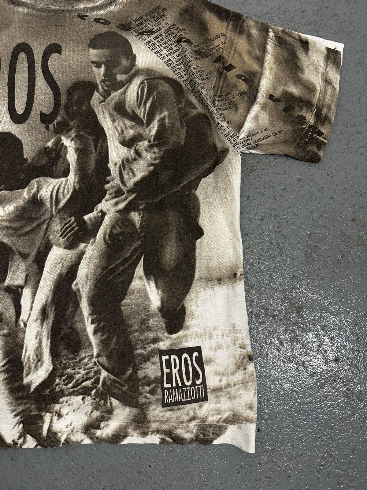 Band Tees Vintage 90s Eros Ramazzotti Overprinted T-Shirt Size US XXL / EU 58 / 5 - 13 Thumbnail