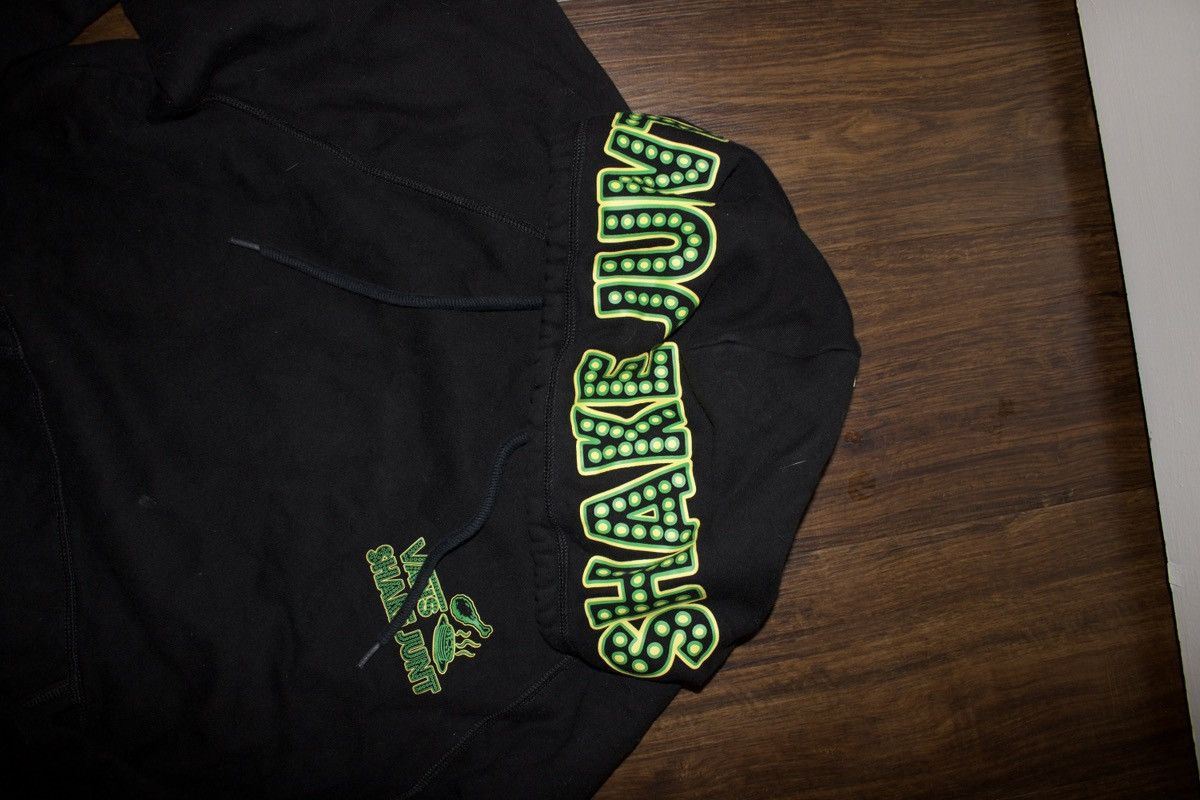 Vans Limited Edition Vans x Shake Junt Hoodie size L Size US L / EU 52-54 / 3 - 3 Thumbnail