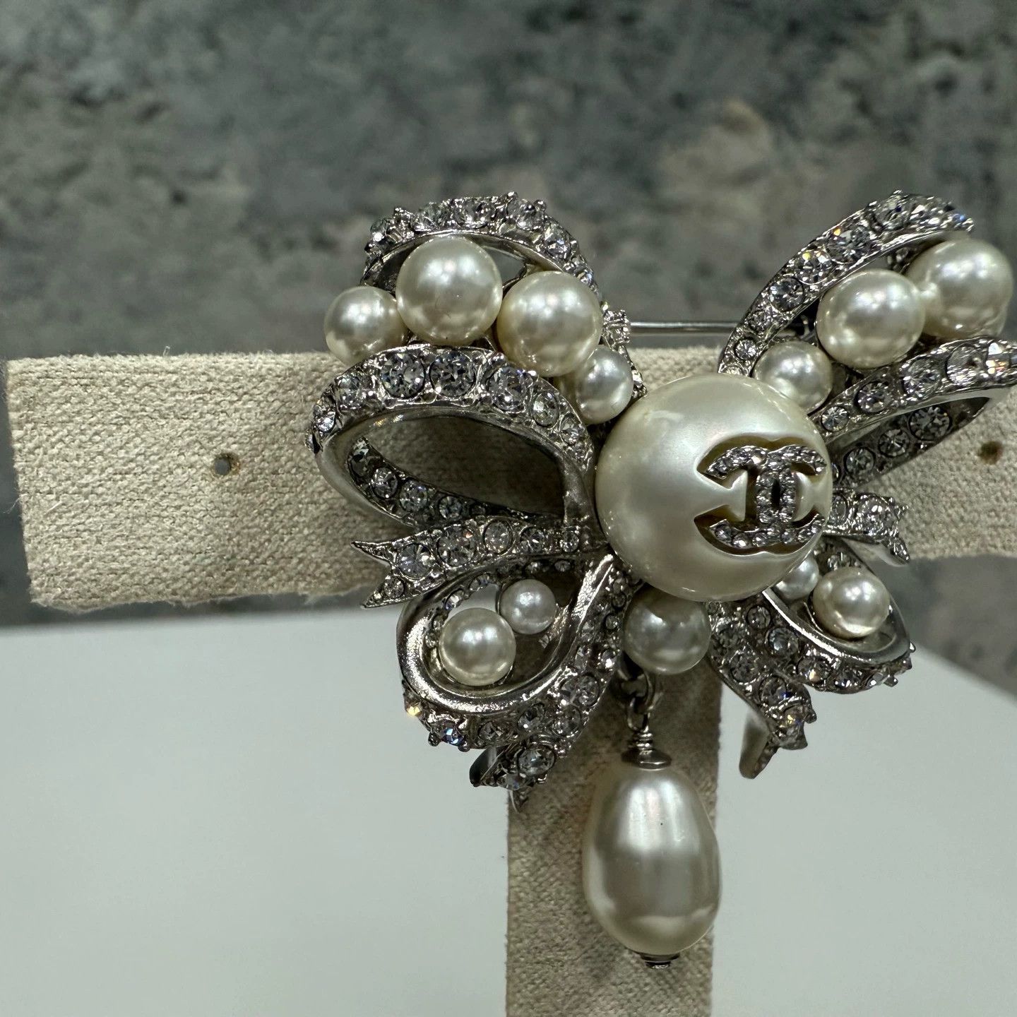 Chanel Chanel Bow Brooch Unworn Size ONE SIZE - 2 Thumbnail