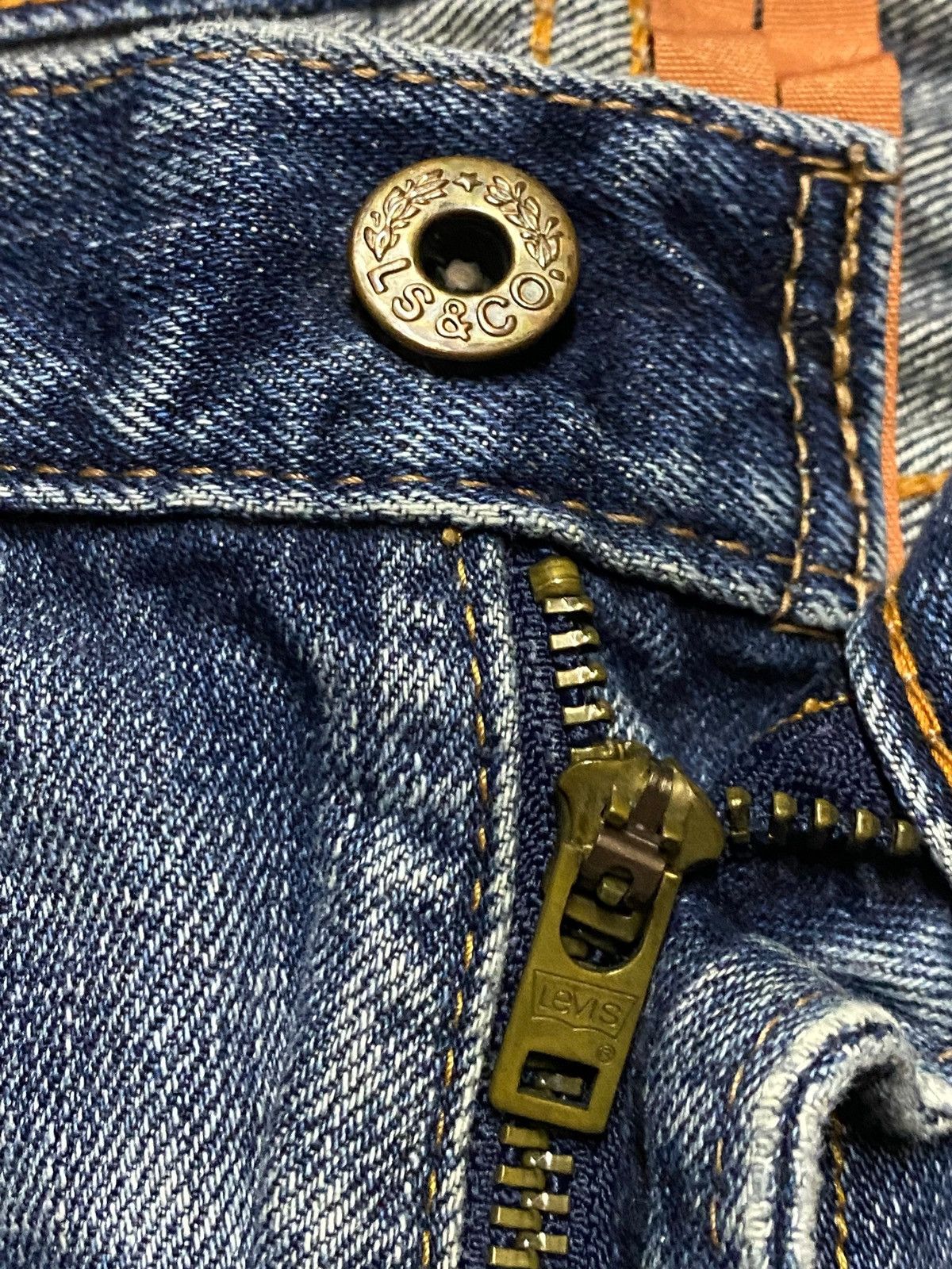 Levi's Vintage Classic Levis 502 Grunge Distressed Loose Jeans Size US 33 - 9 Thumbnail