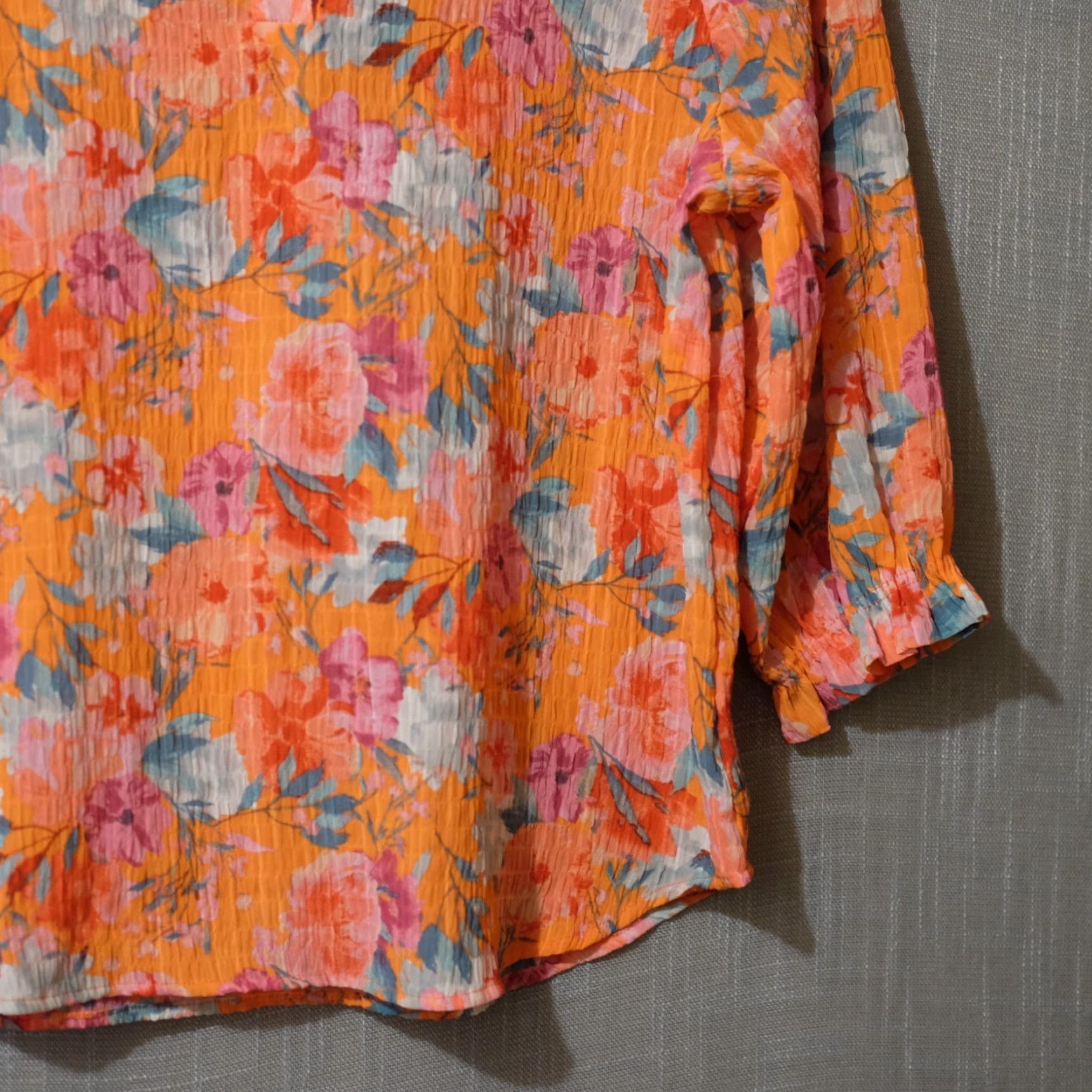 Vintage Counterparts Orange Floral Blouse 3/4 Sleeve Sheer Crinkle V-Neck Womens S Blouse Size S / US 4 / IT 40 - 4 Thumbnail