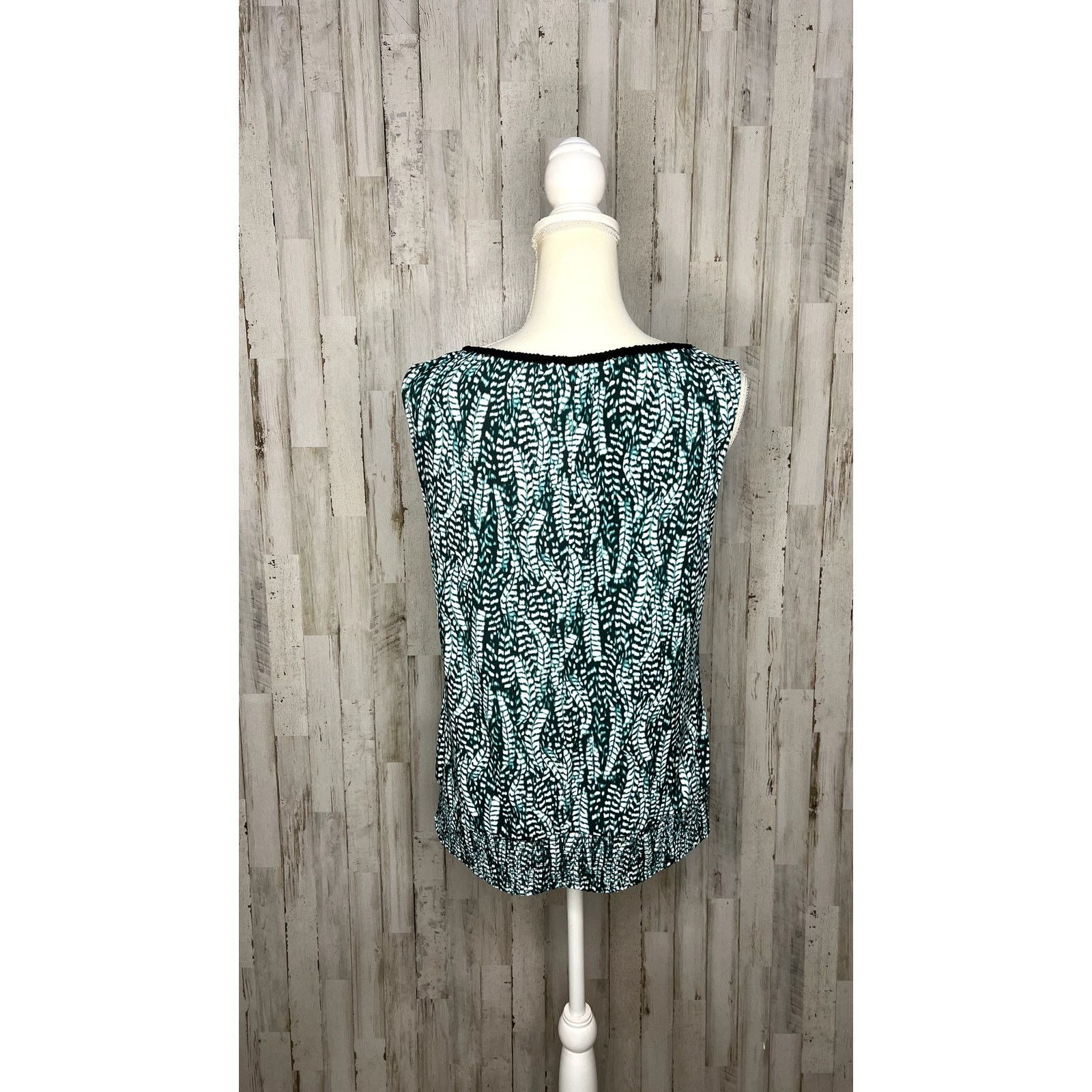 White House Black Market White House Black Market Women's Sleeveless Blouse Medium Size M / US 6-8 / IT 42-44 - 3 Thumbnail