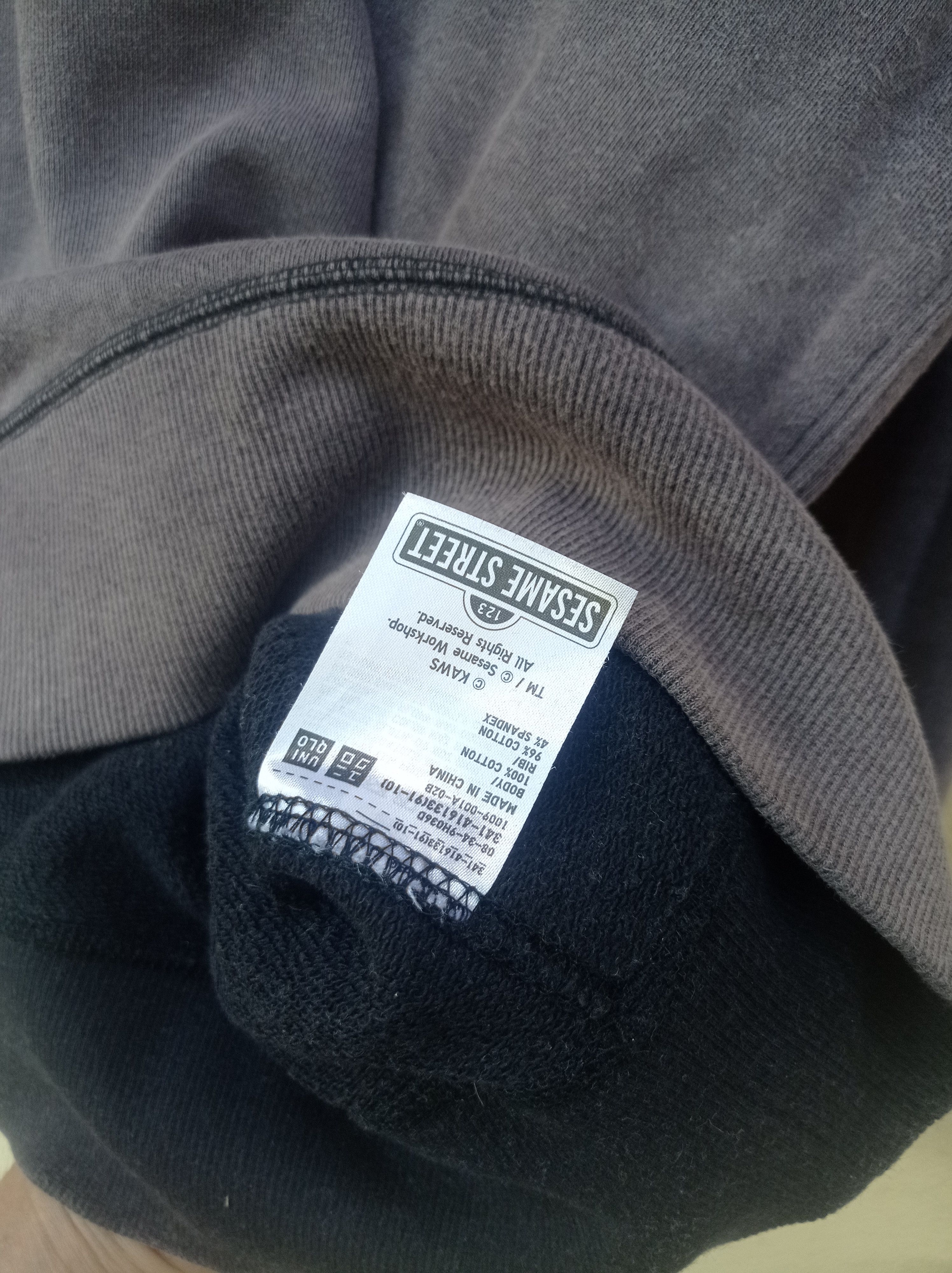 Kaws × Uniqlo Trashed faded kaws x sesame street crewneck Size US L / EU 52-54 / 3 - 6 Thumbnail