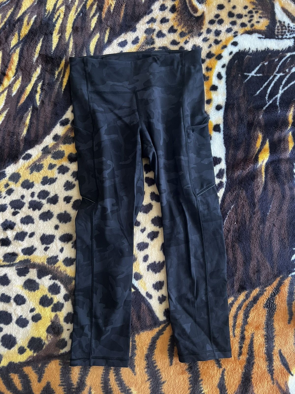 Lululemon Lululemon Black Camo Women’s Leggings Size 27" / US 4 / IT 40 - 7 Thumbnail