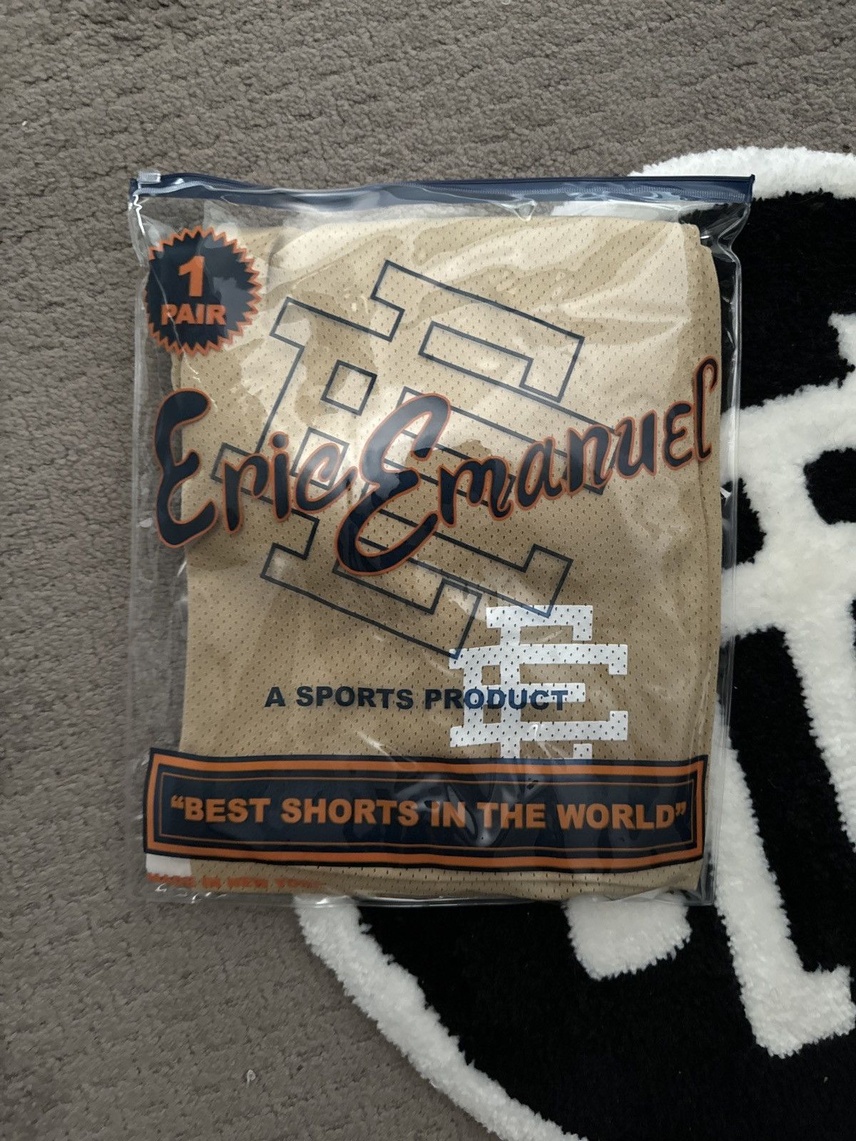 Eric Emanuel Eric Emanuel ‘Vegas Gold’ Basic Short Size US 36 / EU 52 - 1 Thumbnail