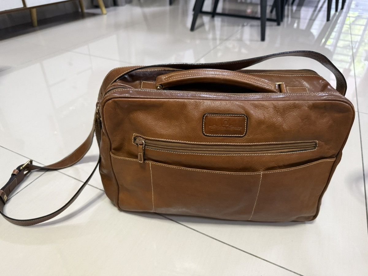 Etienne Aigner Etienne Aigner Brown Leather Sling Bag Size ONE SIZE - 1 Thumbnail