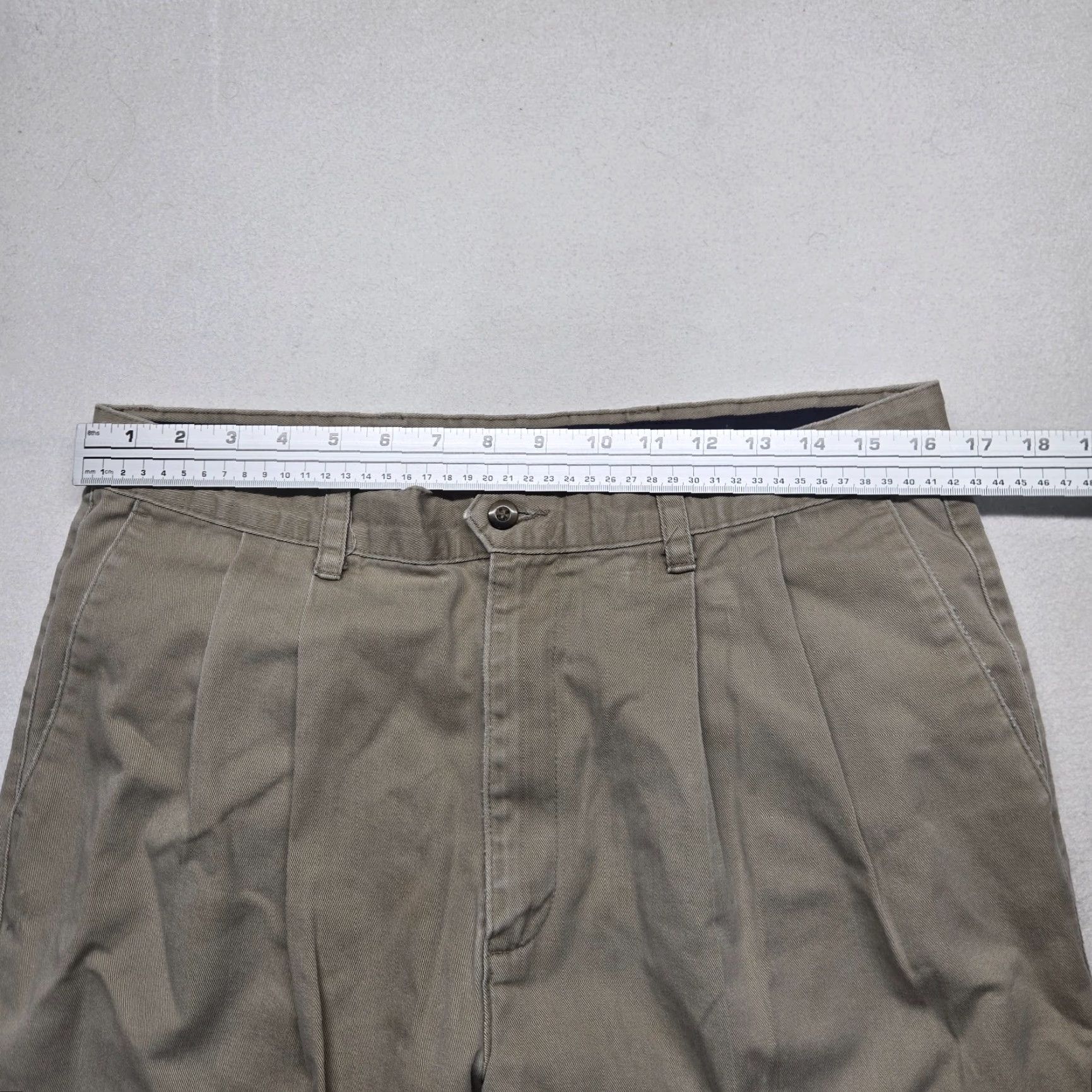 Dockers DOCKERS Signature Khaki Pants Adult Men 36 W 30 L Gray Straight Flat Front Classic Fit Casual Workwear 36 Mens Size US 36 / EU 52 - 4 Thumbnail