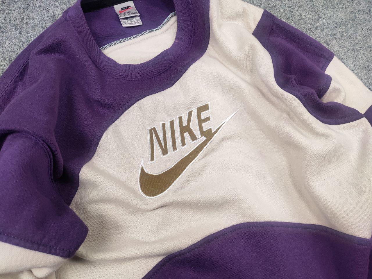 Nike Vintage 90's Nike Center Logo Embroidered Custom Sweatshirt Size US L / EU 52-54 / 3 - 5 Thumbnail