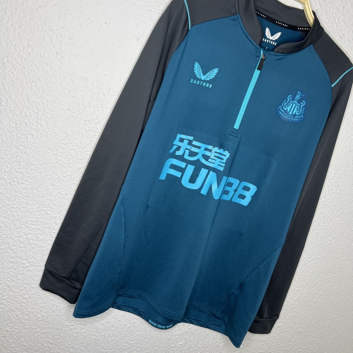 Other NEWCASTLE UNITED TRAINING SOCCER SWAETSHIRT CASTORE Size US L / EU 52-54 / 3 - 2 Thumbnail