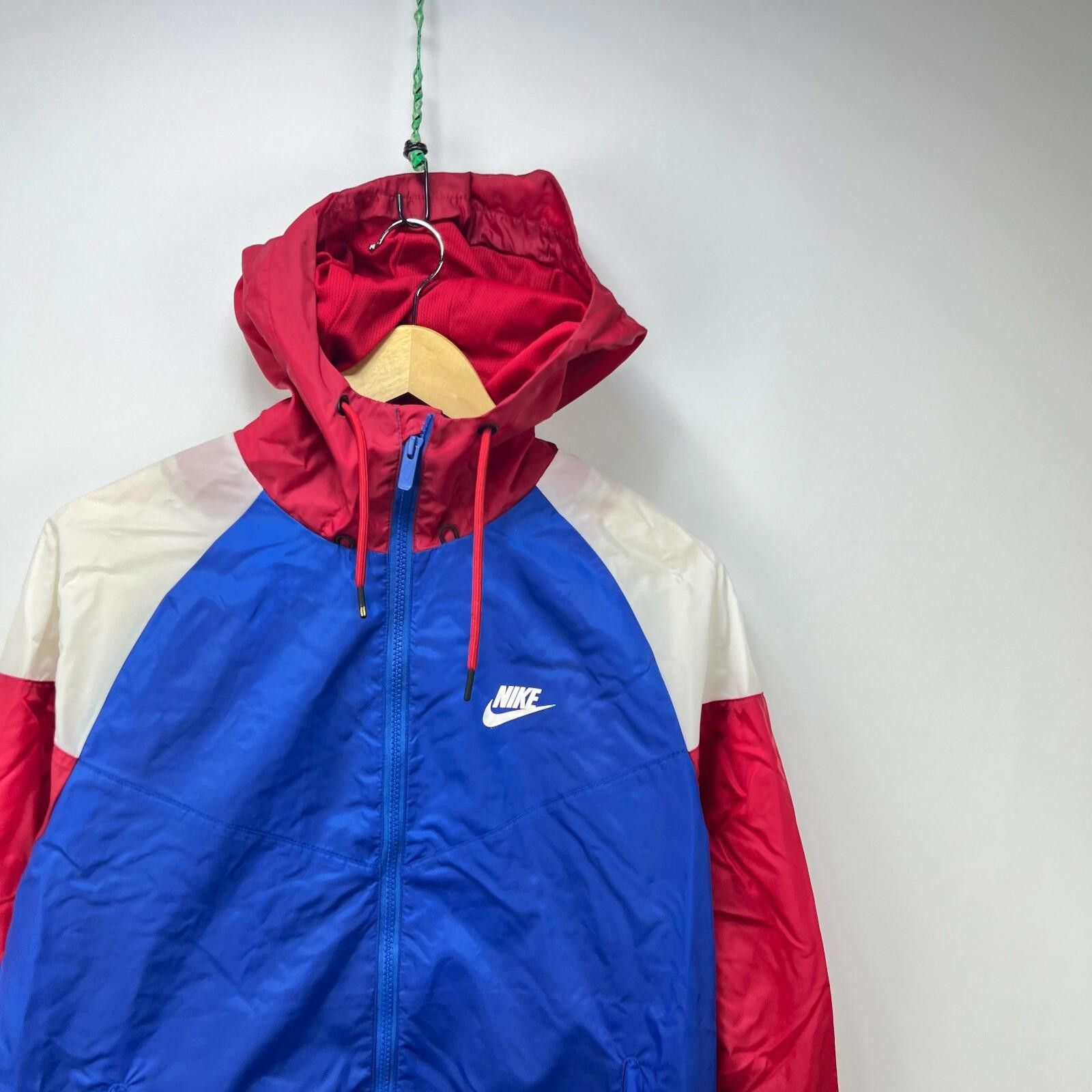 Nike Vintage Y2K Nike Windbreaker Hooded Jacket Small Size US S / EU 44-46 / 1 - 2 Thumbnail