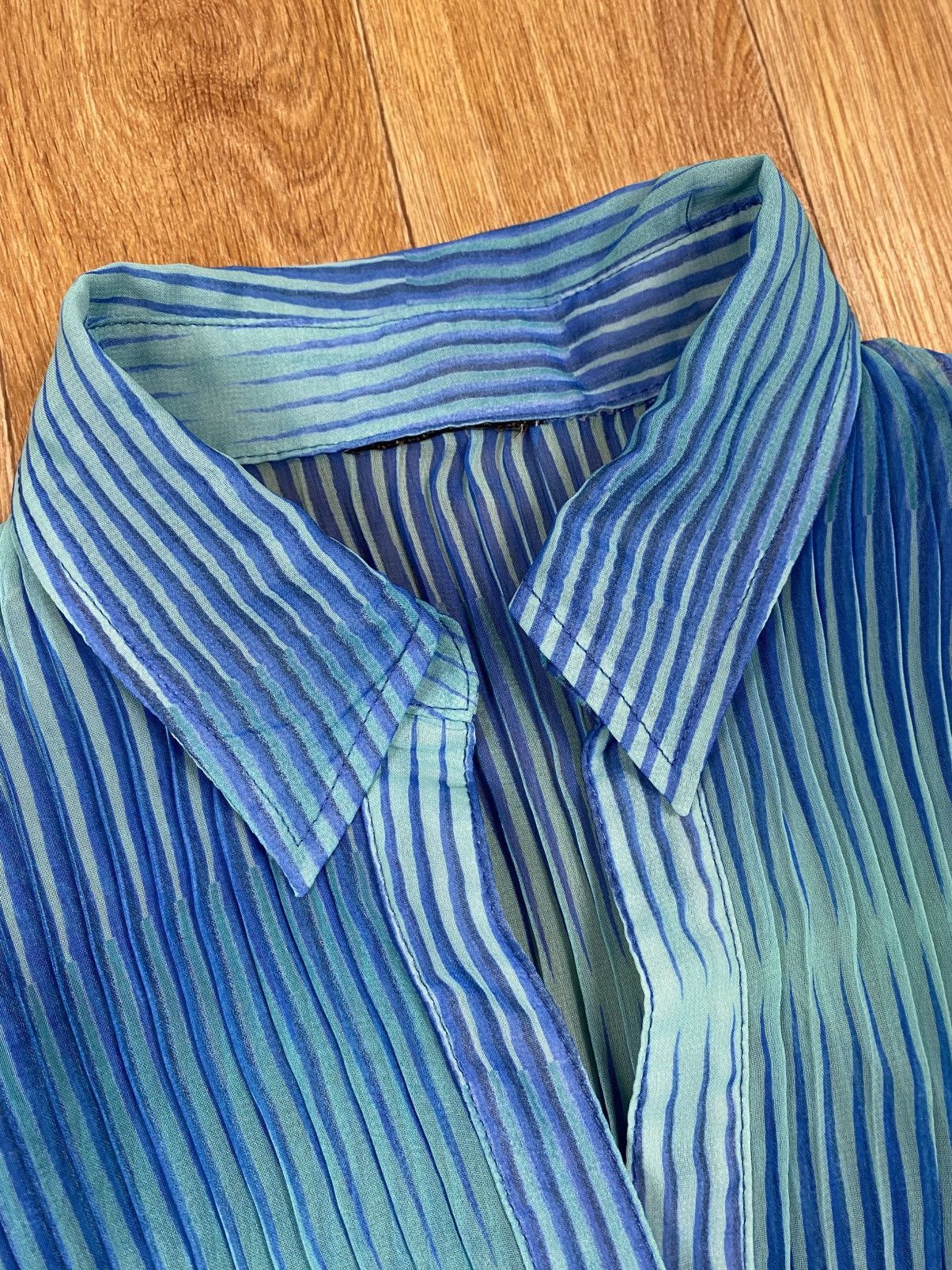 Japanese Brand Vintage pleated Blue Button Shirt Issey Miyake Style Size S / US 4 / IT 40 - 3 Thumbnail