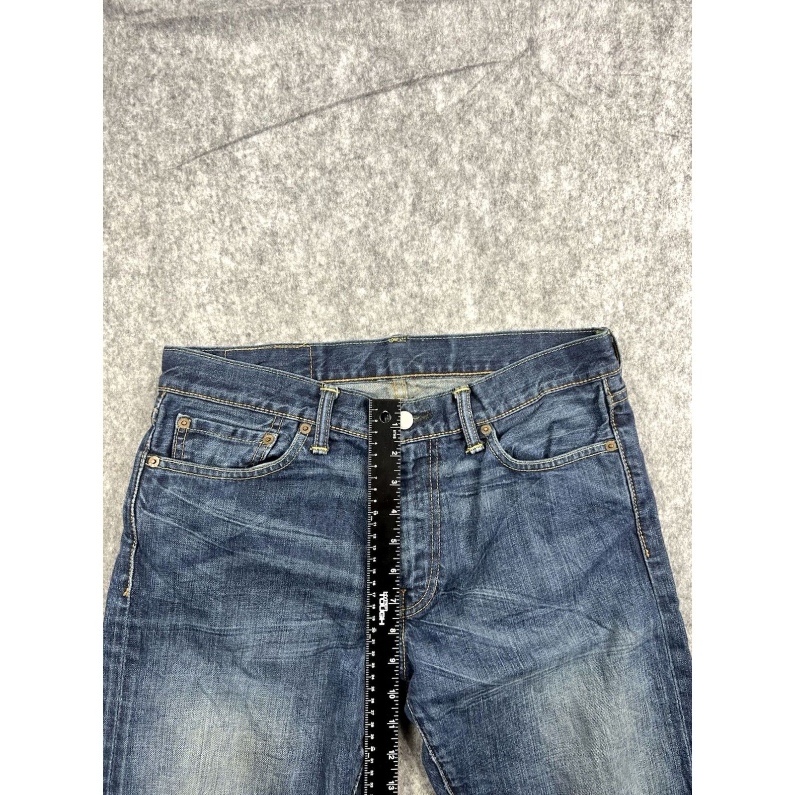 Levi's VINTAGE Levi's 504 Jeans Men's Size 31x32 Slim Fit Straight Leg Distressed Y2K Denim Blue Regular 5-Pocket City Jeans Mens Model Levi's 504 Size US 31 - 7 Thumbnail