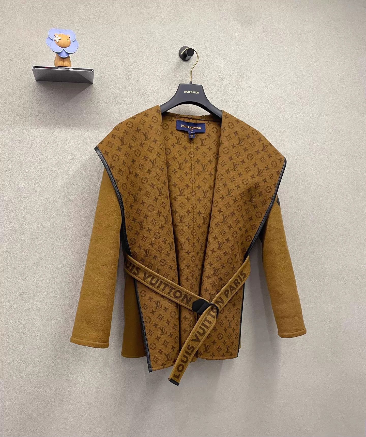 Louis Vuitton LV Brown Overcoat 36 Viral Luxury Size XS / US 0-2 / IT 36-38 - 3 Thumbnail