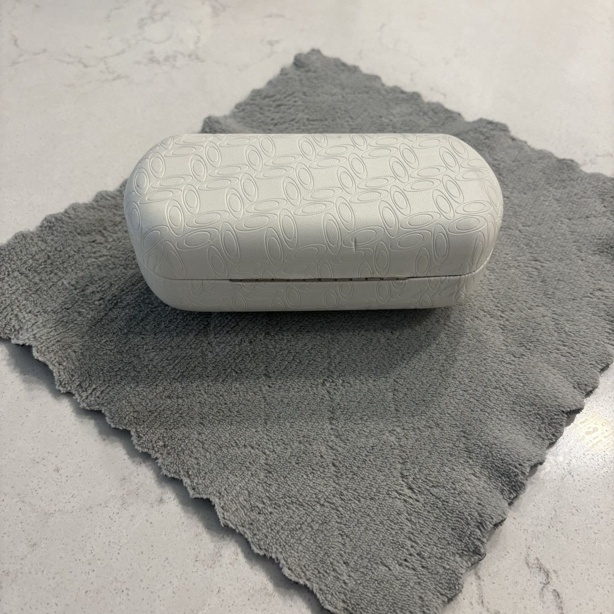 Oakley × Vintage Vintage Oakley White Eyewear Case with Monogram Logo Size ONE SIZE - 2 Thumbnail