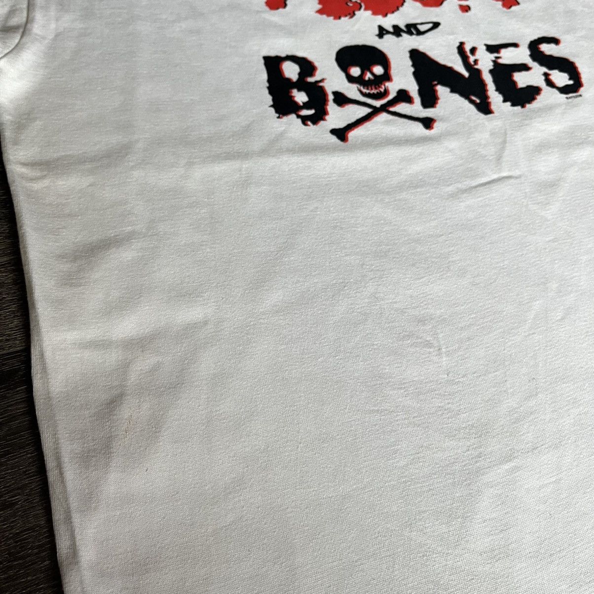 Vintage Vintage The Road to Victory is Paved with Bones Graphic Tee Size US L / EU 52-54 / 3 - 8 Thumbnail