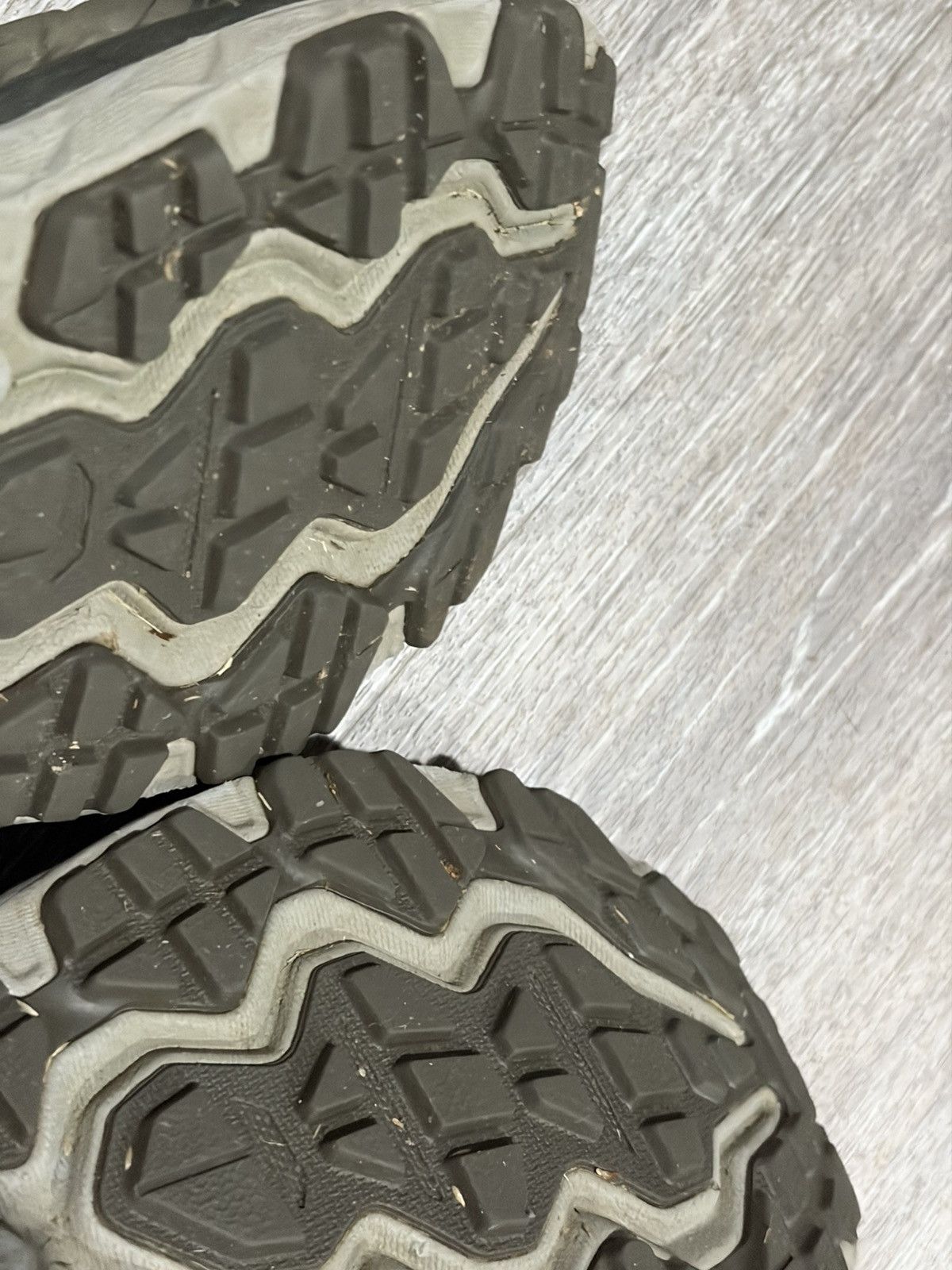 Hoka Hoka One One Challenger ATR 5 Gore-Tex Trail Running Shoes Size US 8 / EU 41 - 16 Thumbnail