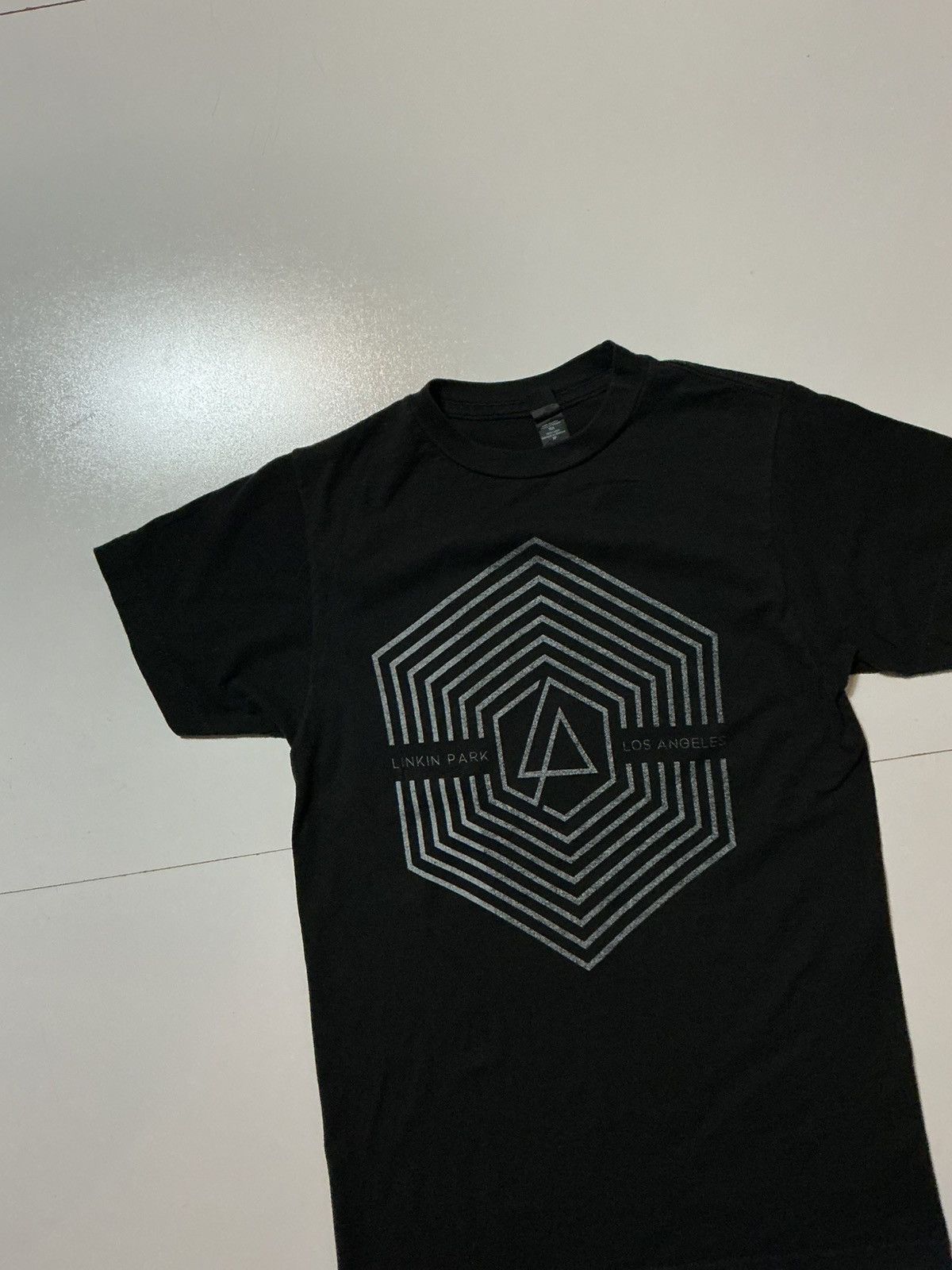 Band Tees Linkin Park Los Angeles Hexagon LP Logo Rock Band T-Shirt Size US XS / EU 42 / 0 - 3 Thumbnail