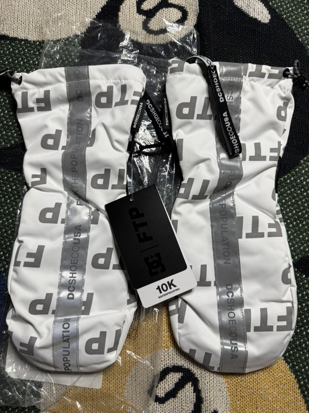 Fuck The Population DC x FTP headline mittens Size ONE SIZE - 2 Thumbnail