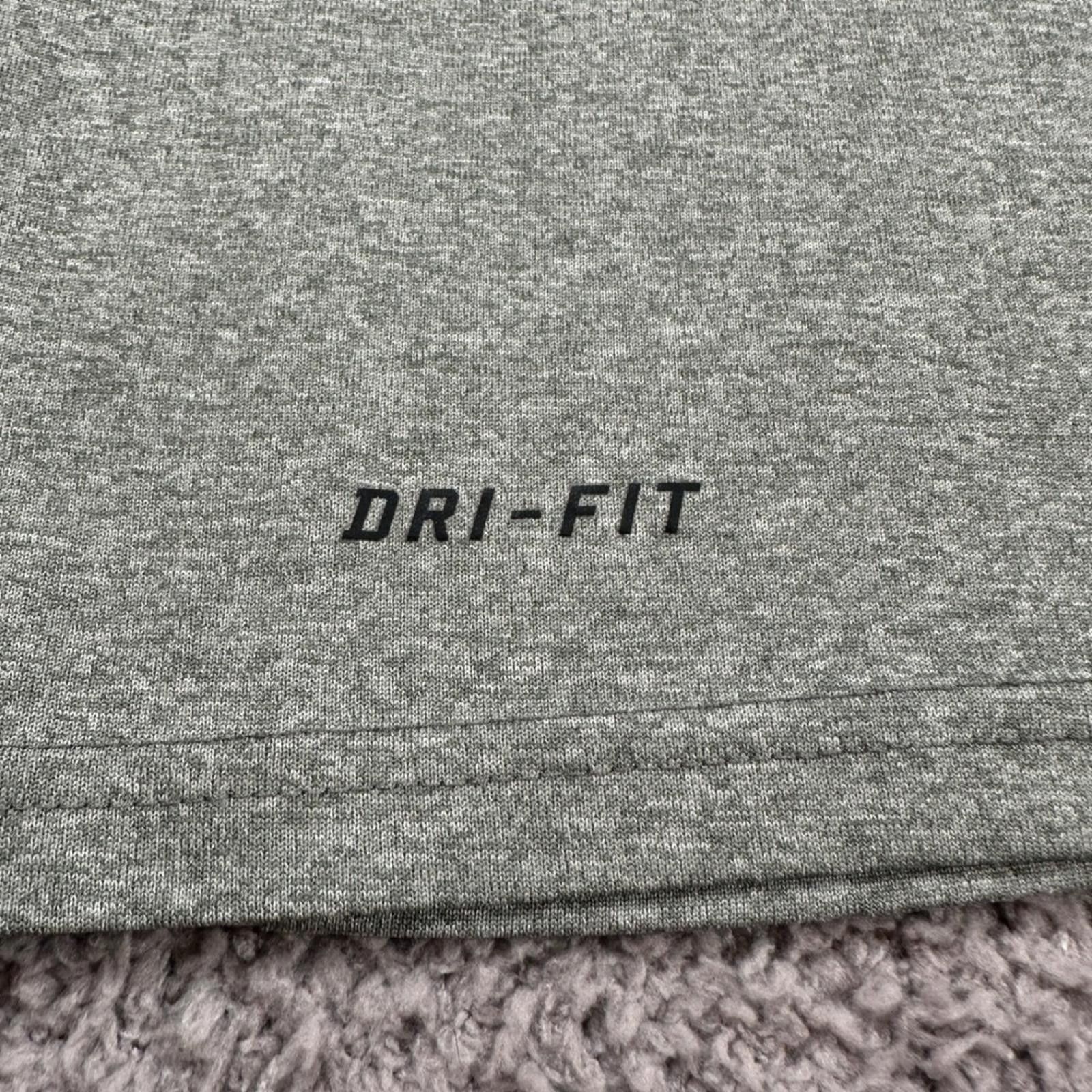 Nike Nike Dri Fit T Shirt Men M Gray Athletic Short Sleeve Swoosh Size US M / EU 48-50 / 2 - 5 Thumbnail