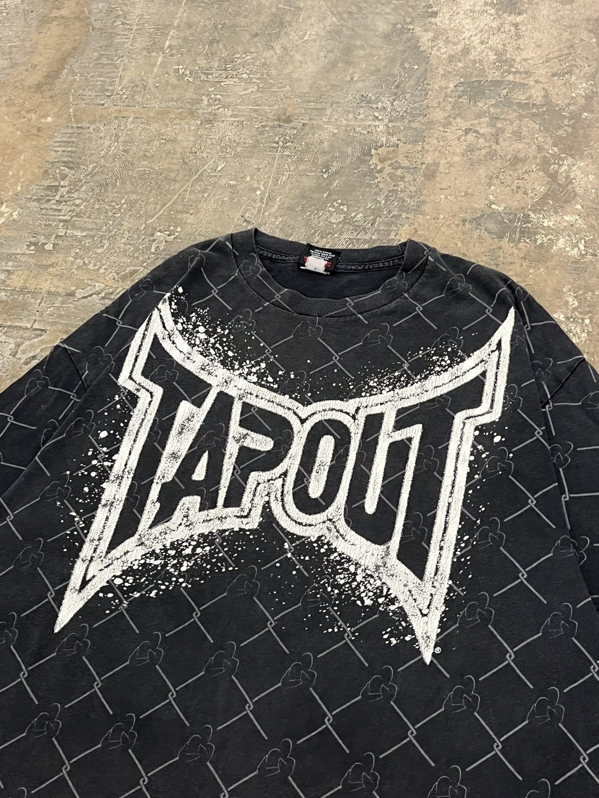 Tapout × Vintage Tapout y2k grunge emo goth hype rare skater opium Size US L / EU 52-54 / 3 - 7 Thumbnail