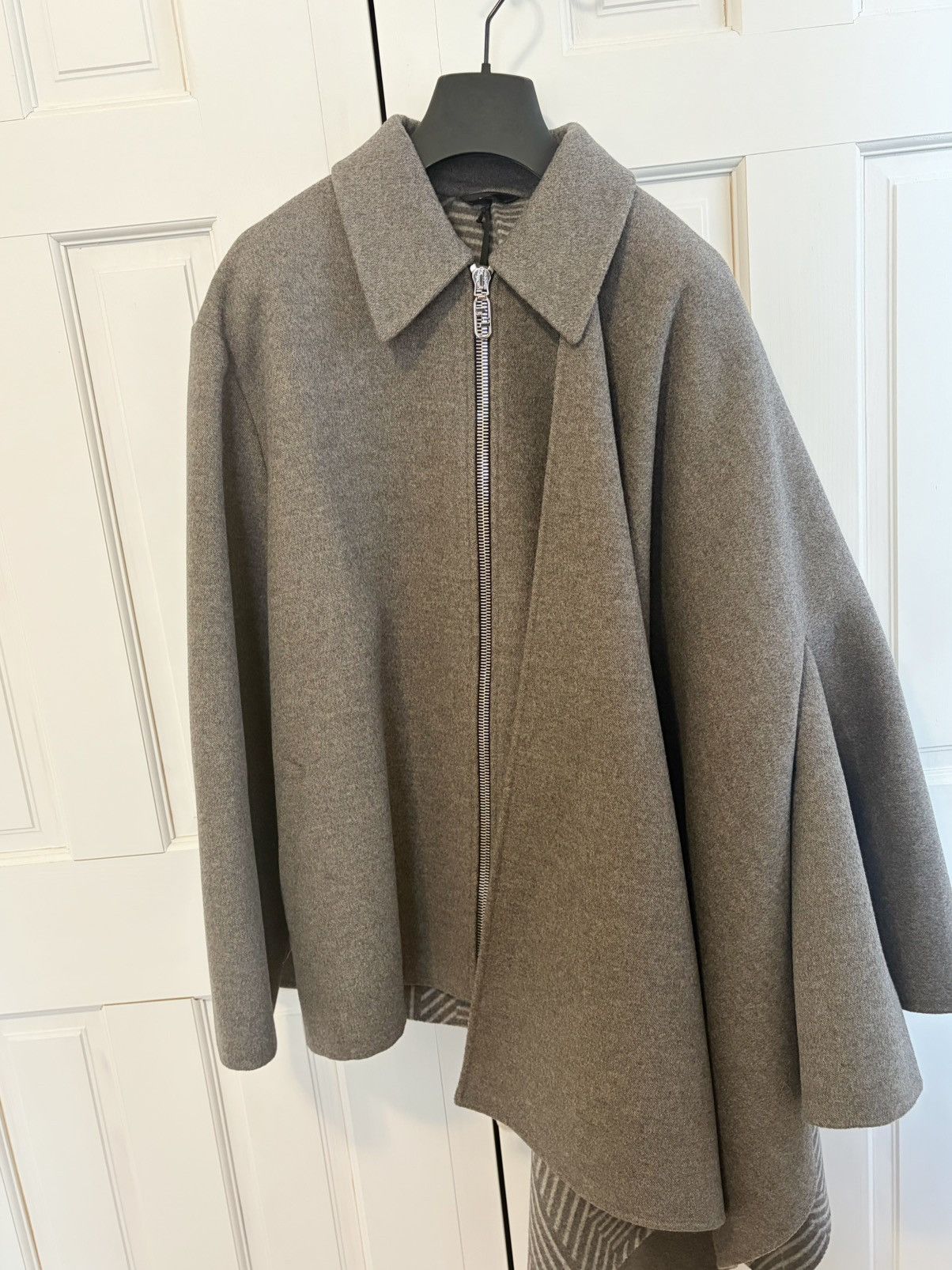 Fendi Fendi Runway Wool Coat with Cape Design Size US L / EU 52-54 / 3 - 1 Thumbnail