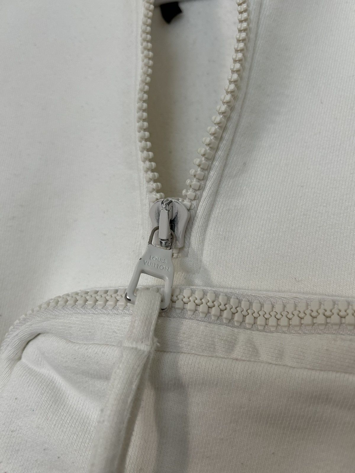 Louis Vuitton Louis Vuitton white 3D patched pocket half-zipped hoodie Size US L / EU 52-54 / 3 - 3 Thumbnail