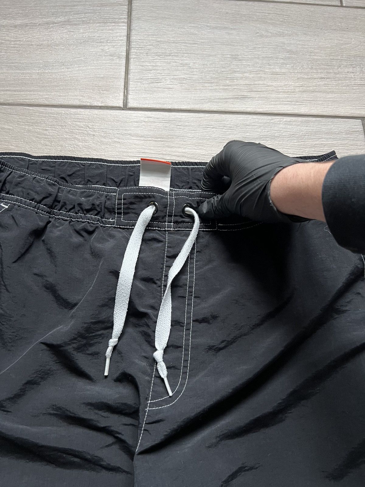 Nike Nike Vintage Shorts Mini Logo Size US 34 / EU 50 - 4 Thumbnail