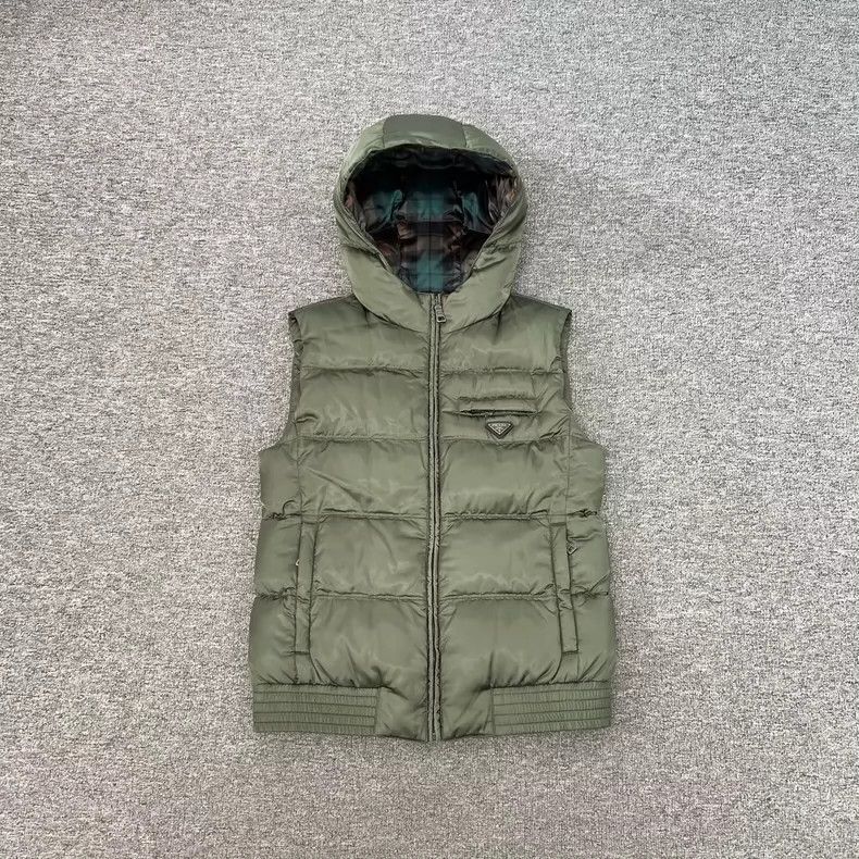 Prada Prada Triangle logo, hooded vest 2502-Nextarrow Size US XS / EU 42 / 0 - 1 Thumbnail