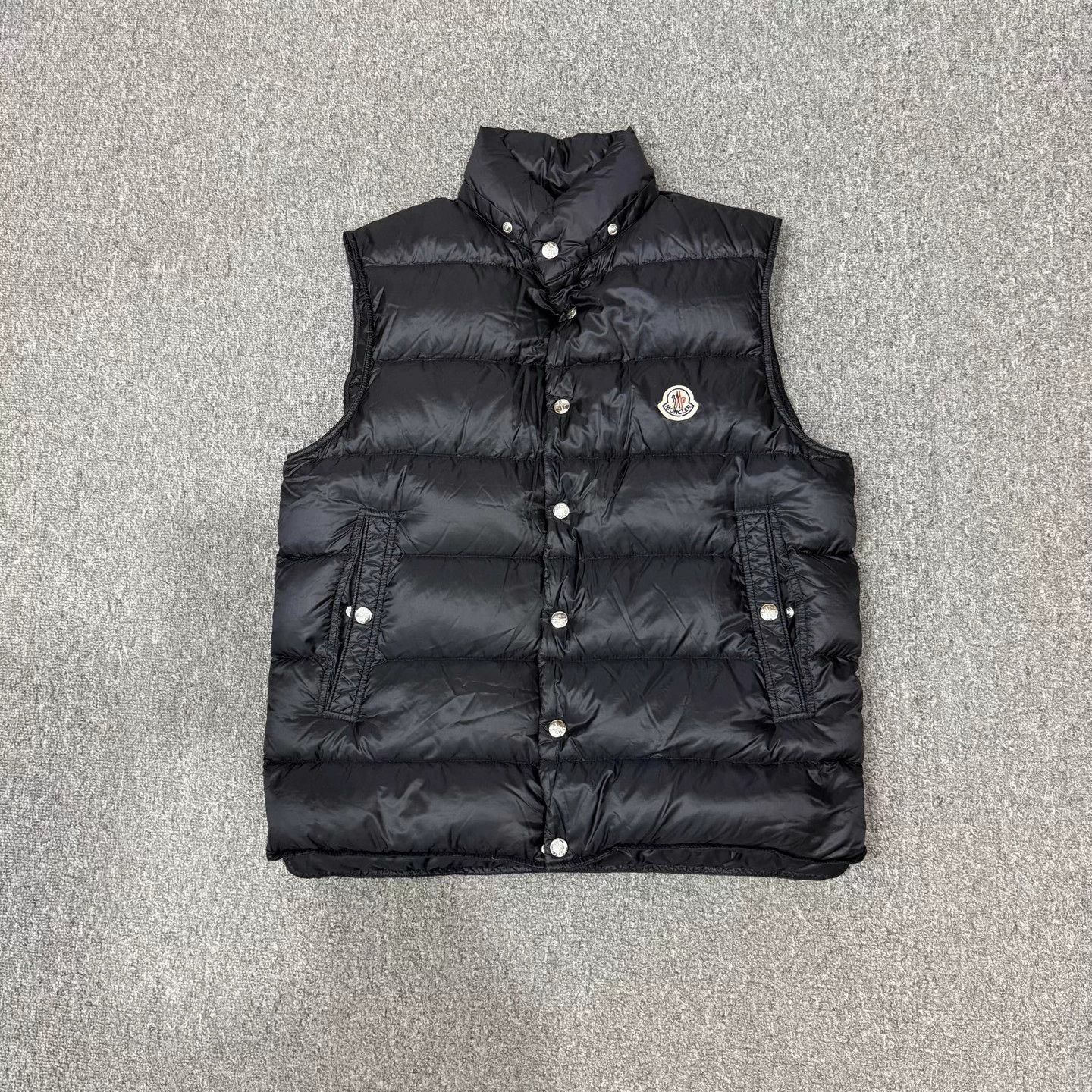 Moncler Moncler Black Logo Down Vest 4 95 New minor snags Size US XL / EU 56 / 4 - 1 Thumbnail