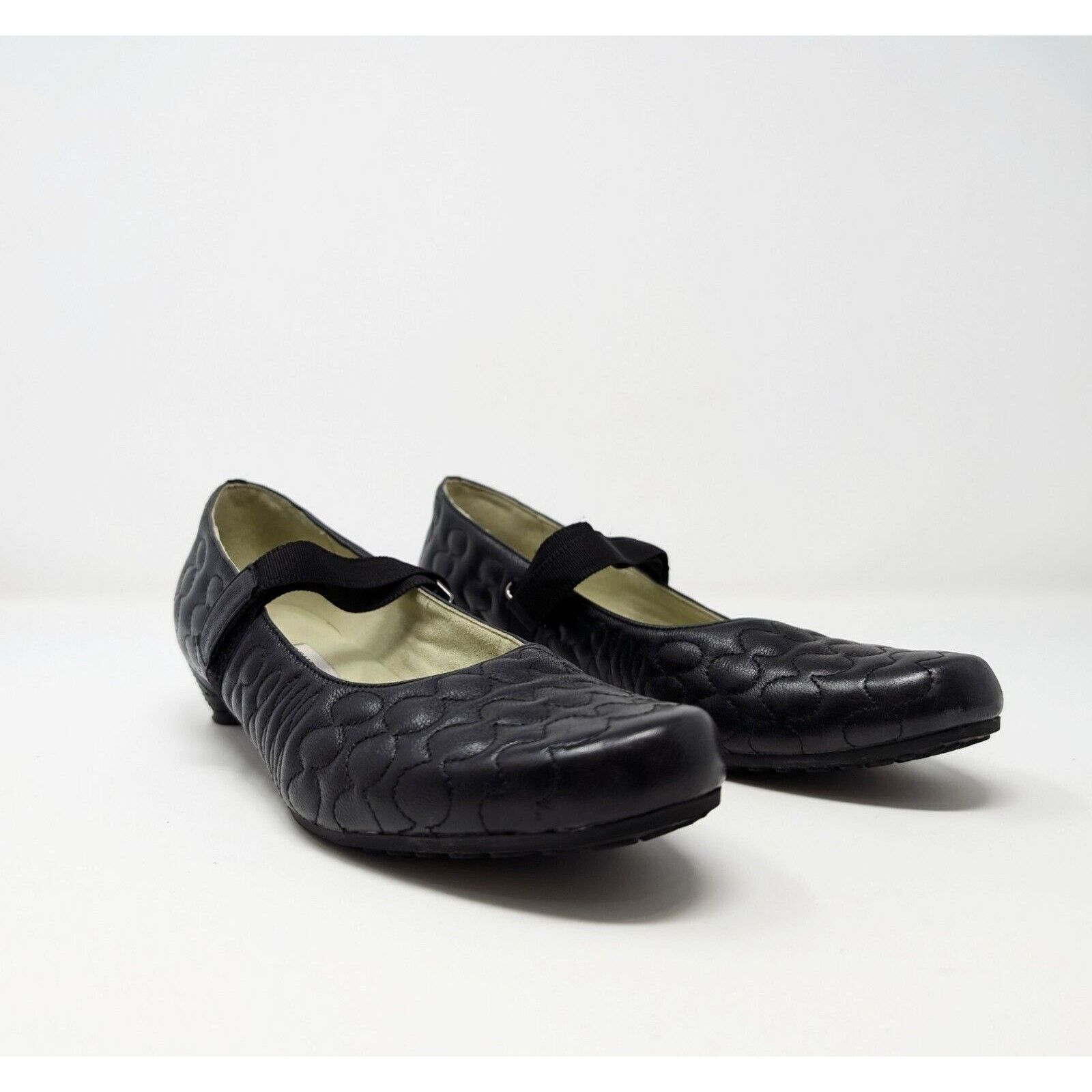 Tsubo Shoes Black Quilted Mary Jane Pumps Women's Size 37