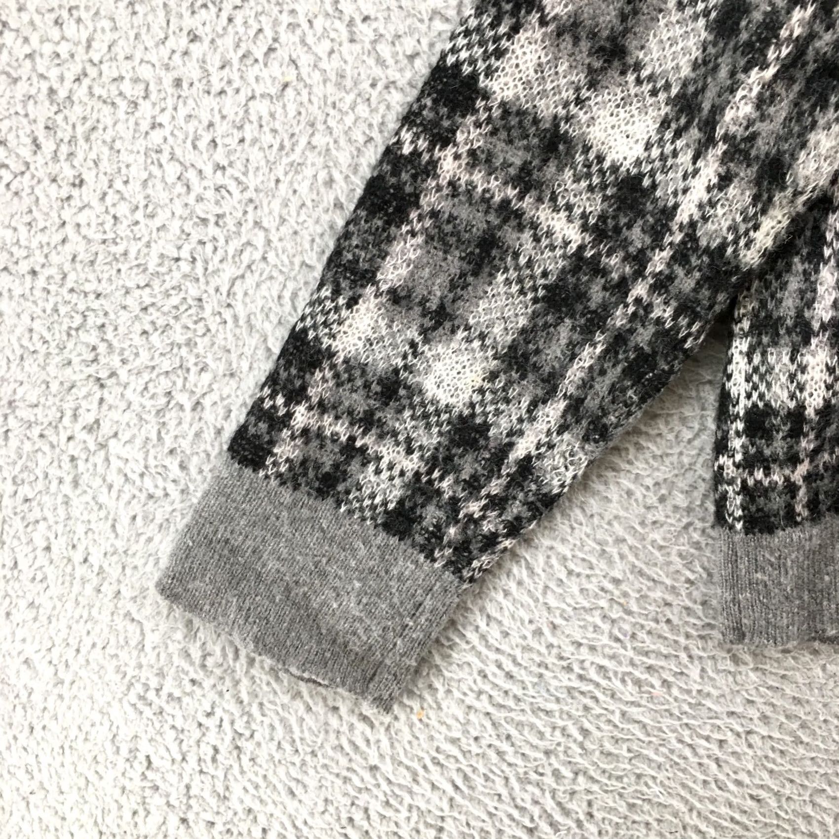 Banana Republic Banana Republic Knitted Sweater Womens L Gray Plaid Pullover Long Sleeve V-Neck Adult Regular Size Size L / US 10 / IT 46 - 7 Thumbnail