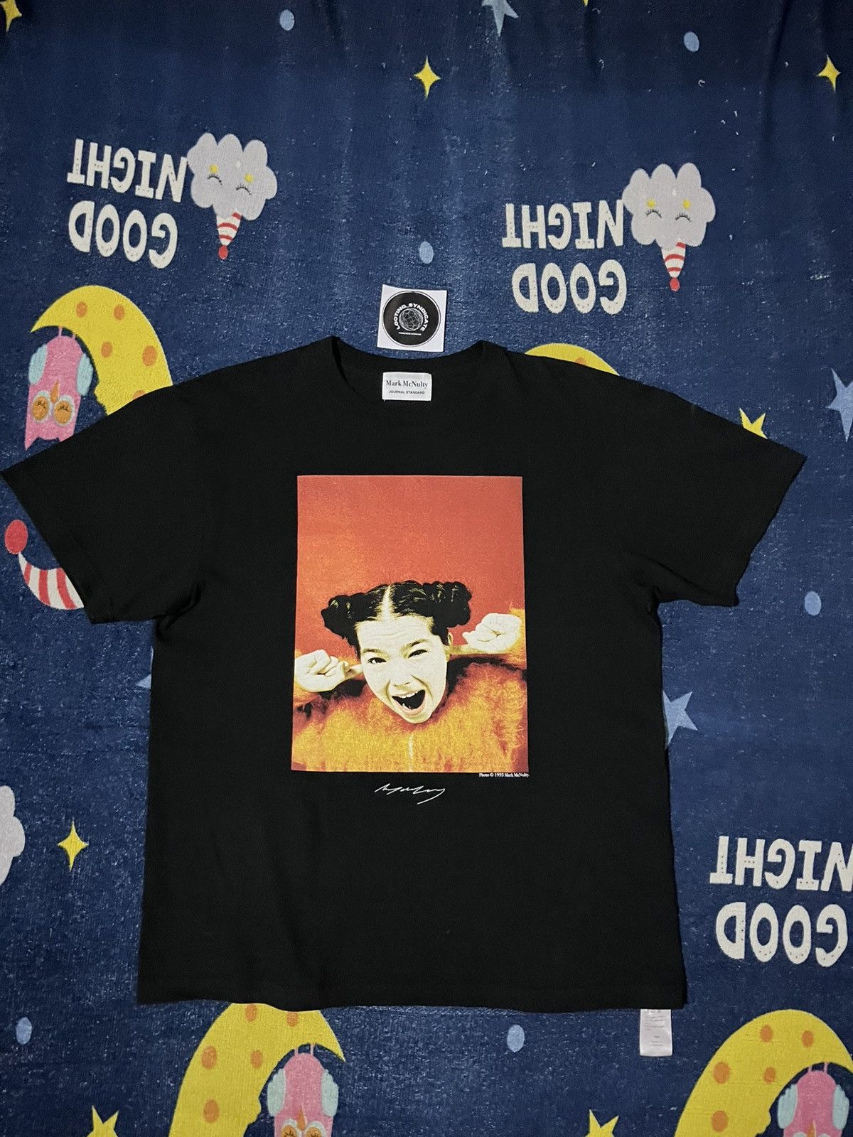 Band Tees Bjork Potrait Electronic Pop Artist Iceland Singer Tee Size US M / EU 48-50 / 2 - 1 Thumbnail