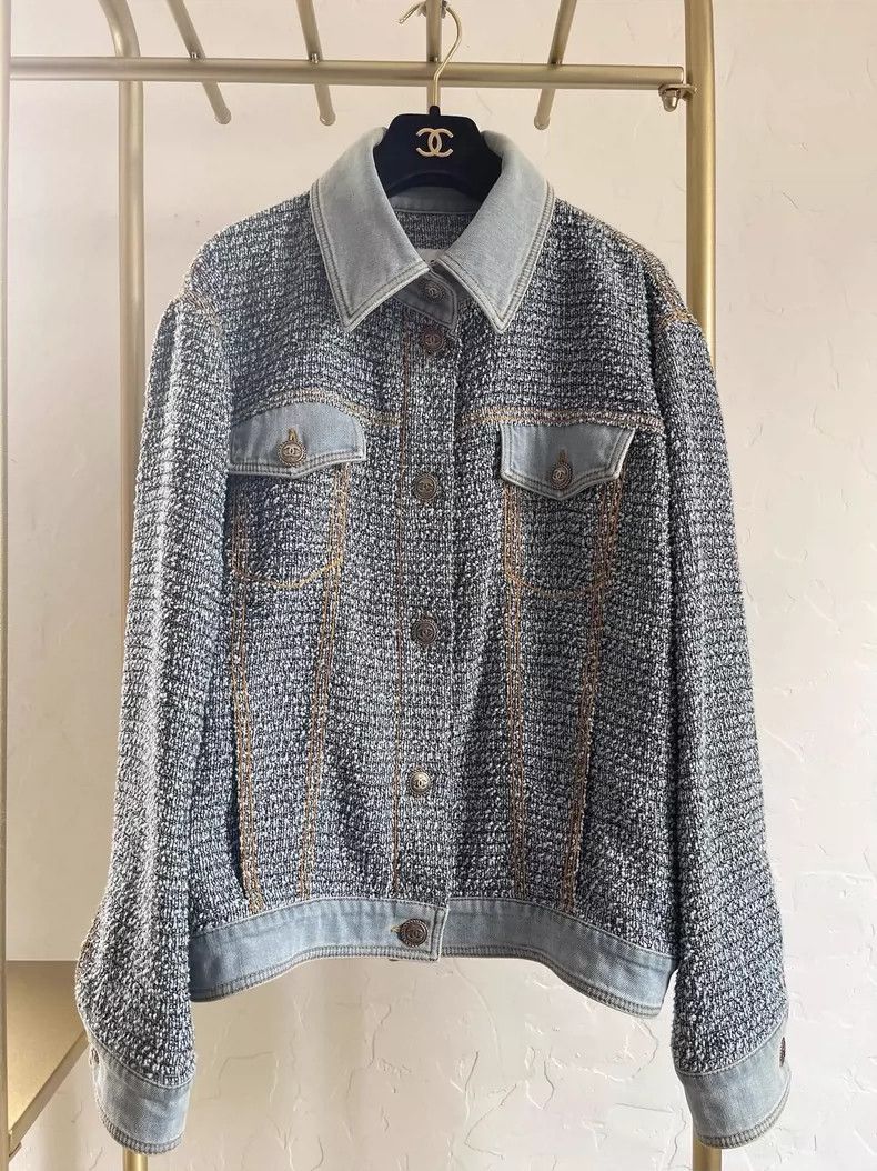 Chanel Chanel Light blue denim tweed jacket Size M / US 6-8 / IT 42-44 - 1 Thumbnail