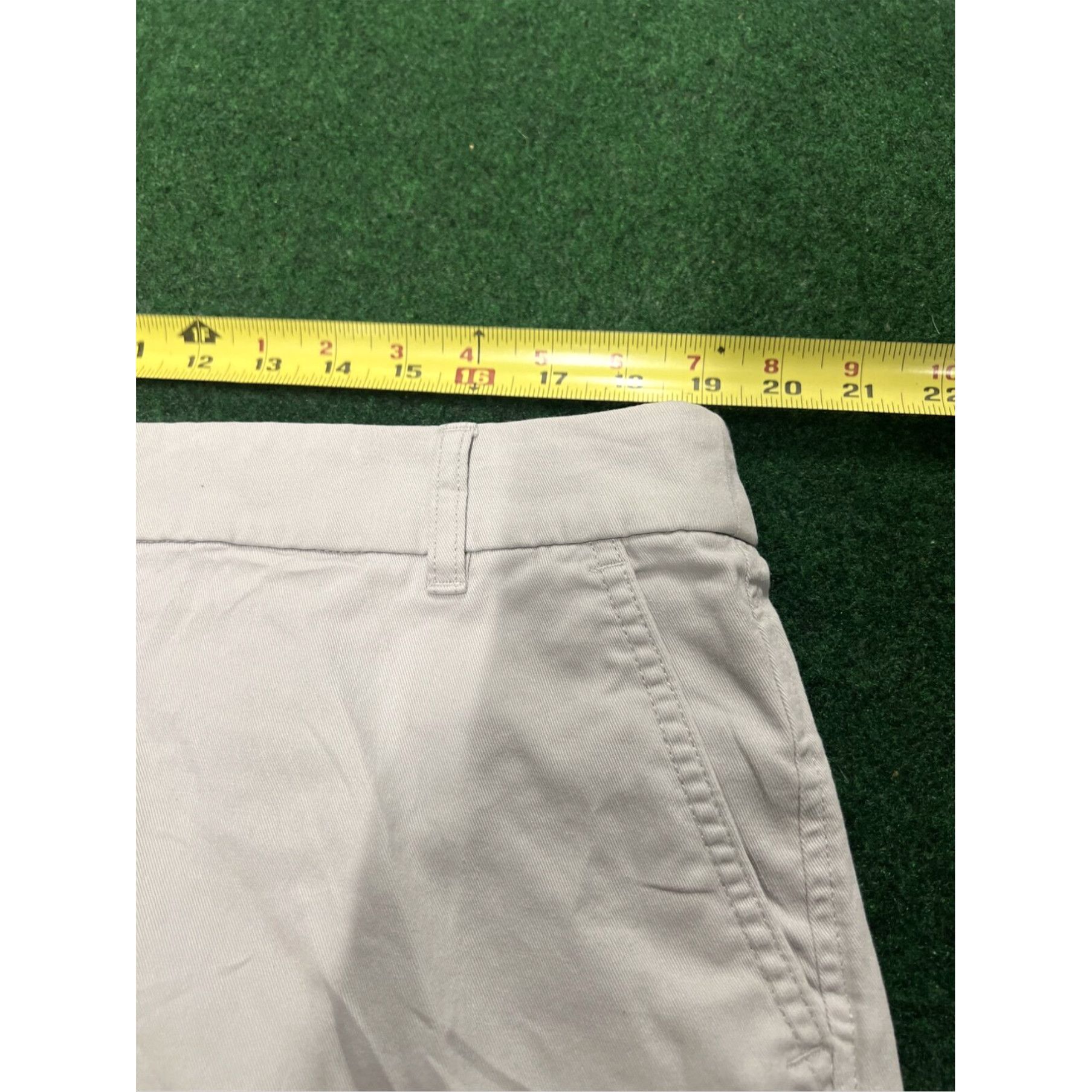 J.Crew J.Crew Chino Women’s Shorts Khaki Beige size 16 Size 38" / US 16 / IT 52 - 6 Thumbnail