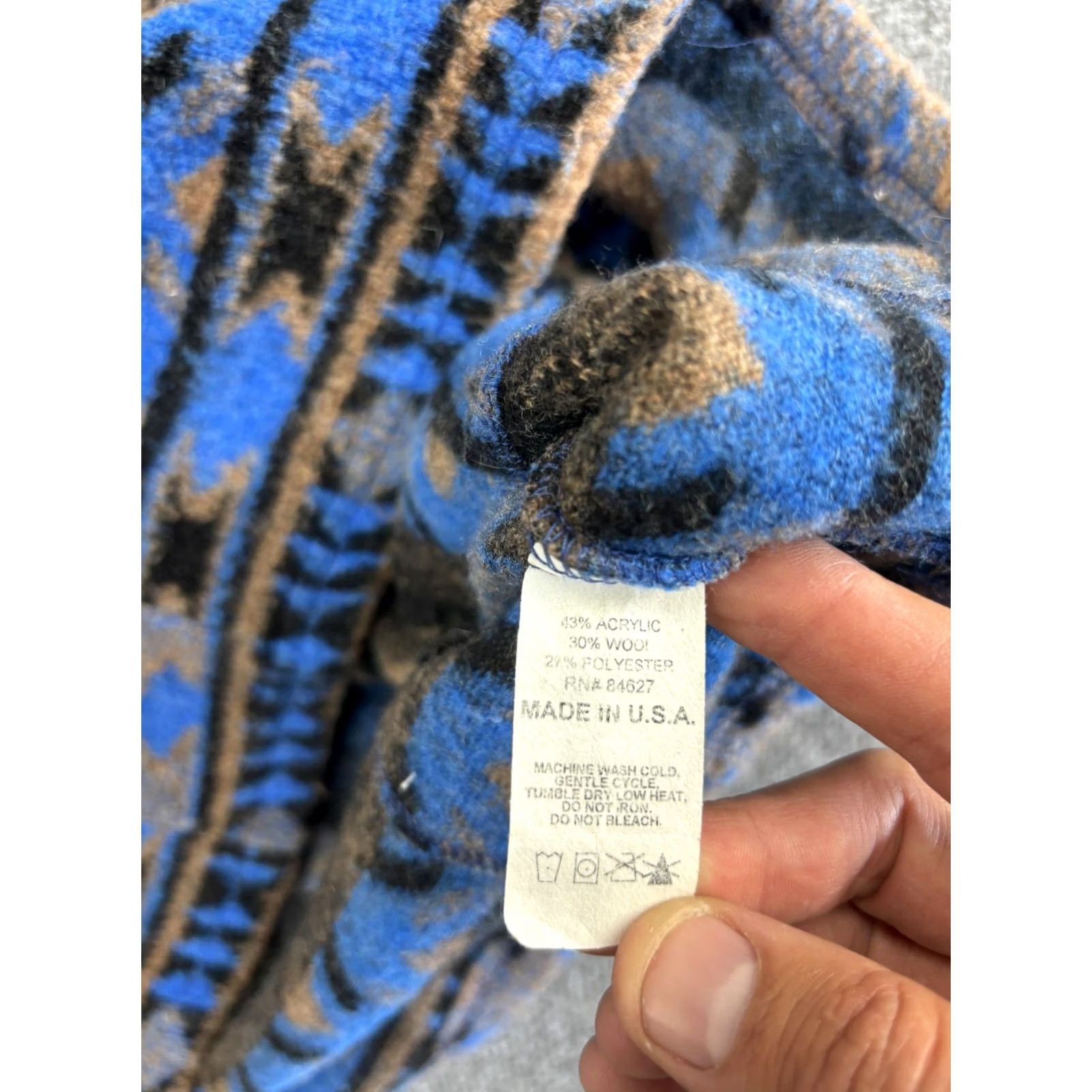 Vintage VINTAGE Bear Ridge by Willis Vest Mens Large Blue Brown Aztec Wool Blend USA Size US L / EU 52-54 / 3 - 6 Thumbnail