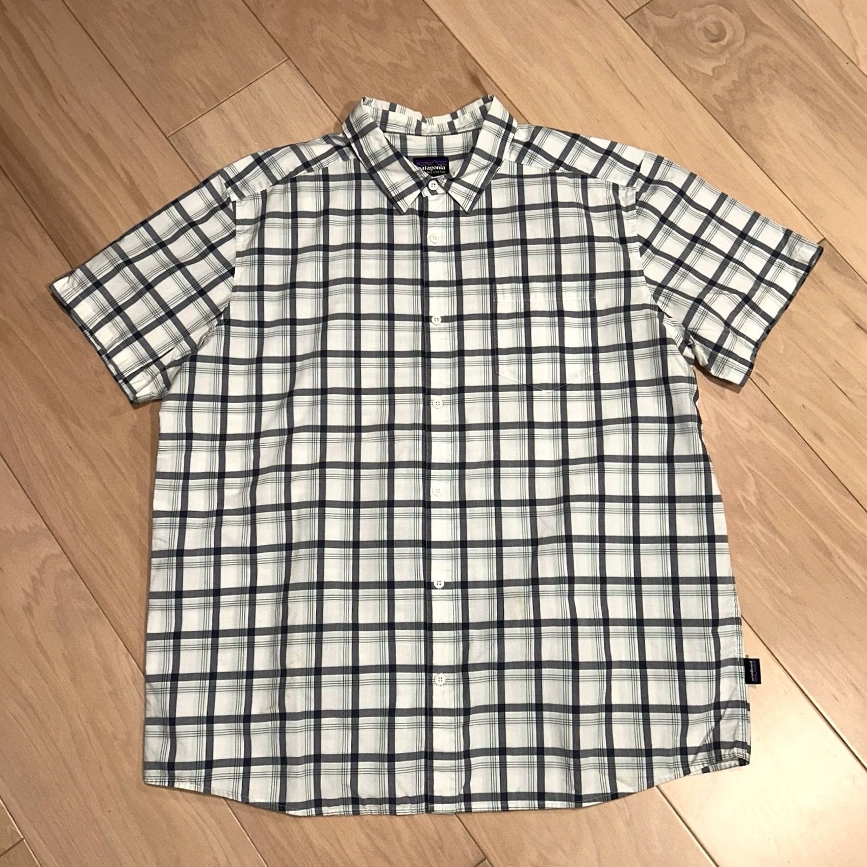 Patagonia Patagonia Button-Up Shirt White XL Men's Knit Lightweight Plaid Short Sleeve Collared Casual Pockets Logo Breeze Urban Modern Seasonal Size US XL / EU 56 / 4 - 2 Thumbnail