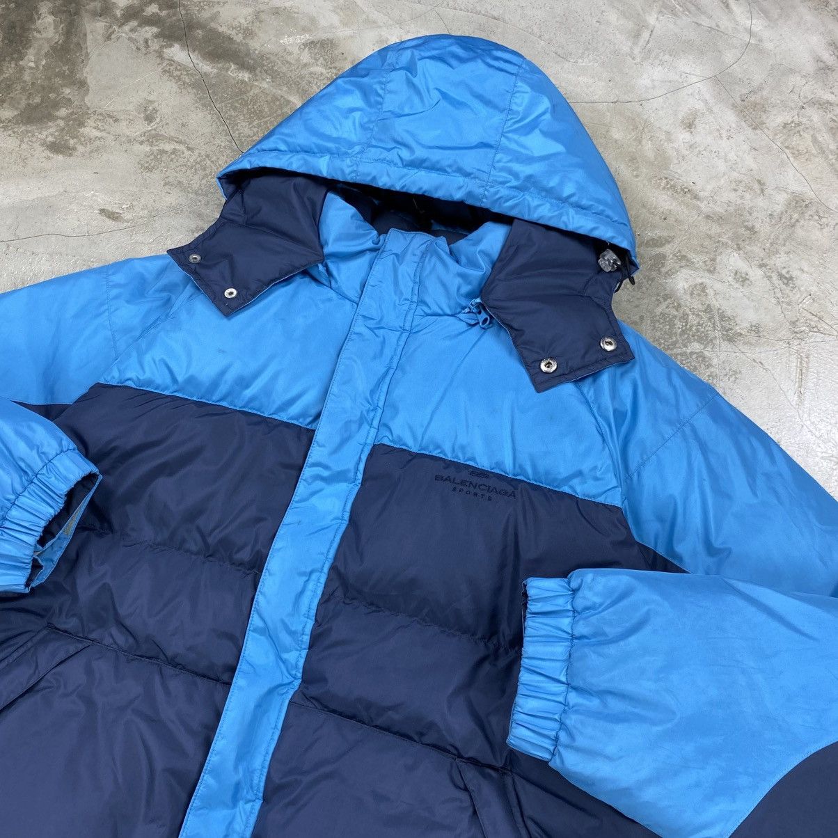 Balenciaga Sports Two-Tone Reversible Puffer Jacket Size US XL / EU 56 / 4 - 6 Thumbnail