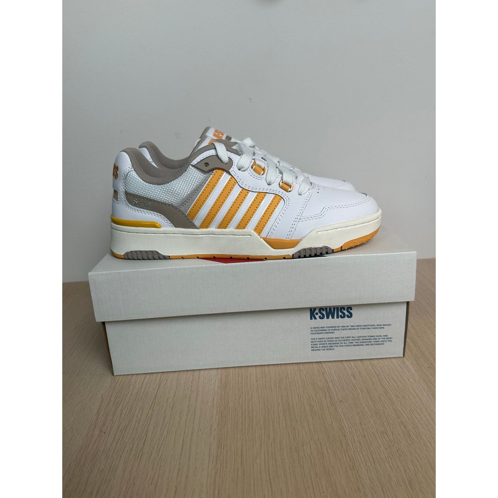 K-Swiss K-SWISS Si-18 International White Sneaker Size 8M - NEW Size US 7.5 / EU 40-41 - 1 Thumbnail
