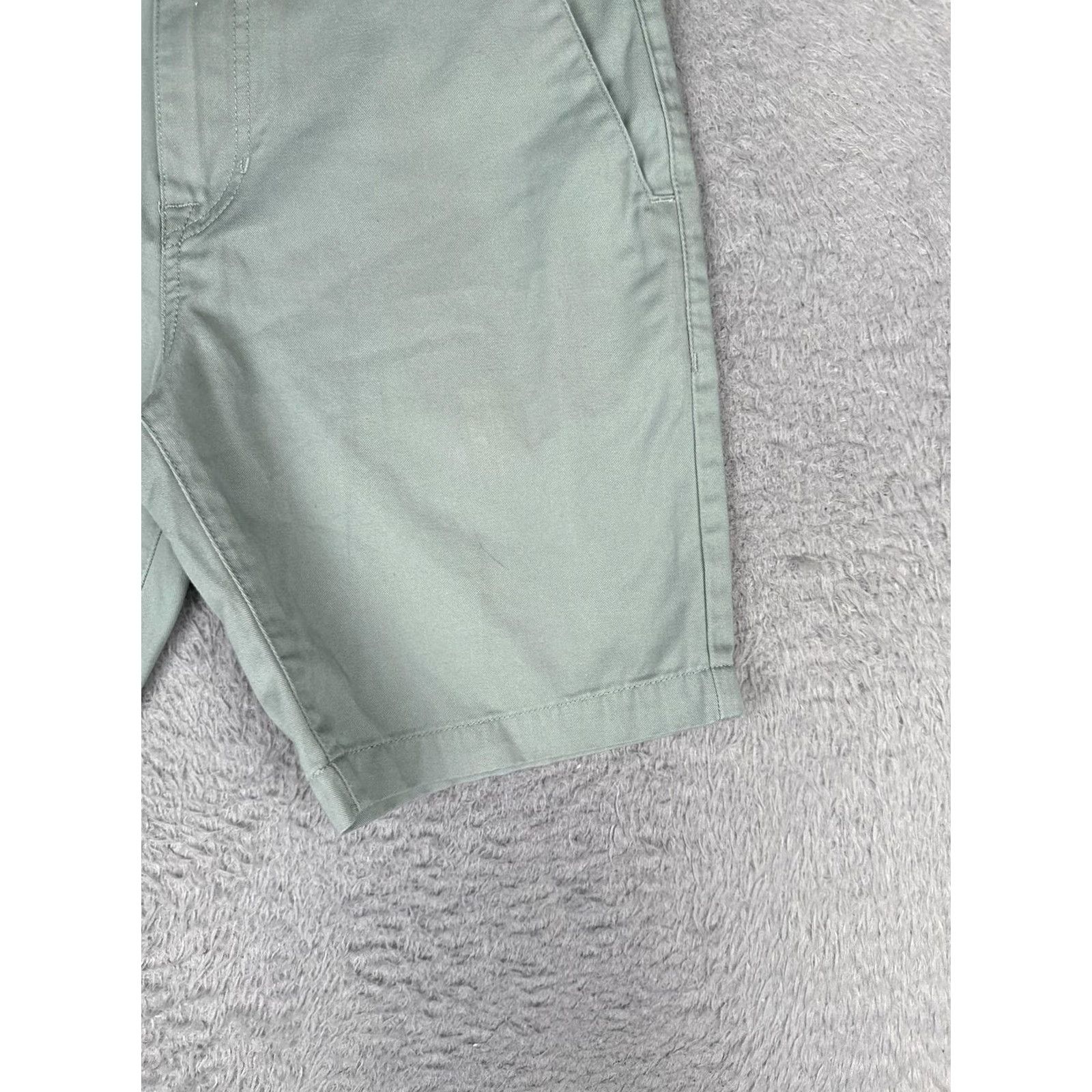 Volcom Volcom Shorts Mens 28 Green Canvas Chino Flat Front 8 Inseam Casual Summer Wear Size US 28 / EU 44 - 2 Thumbnail