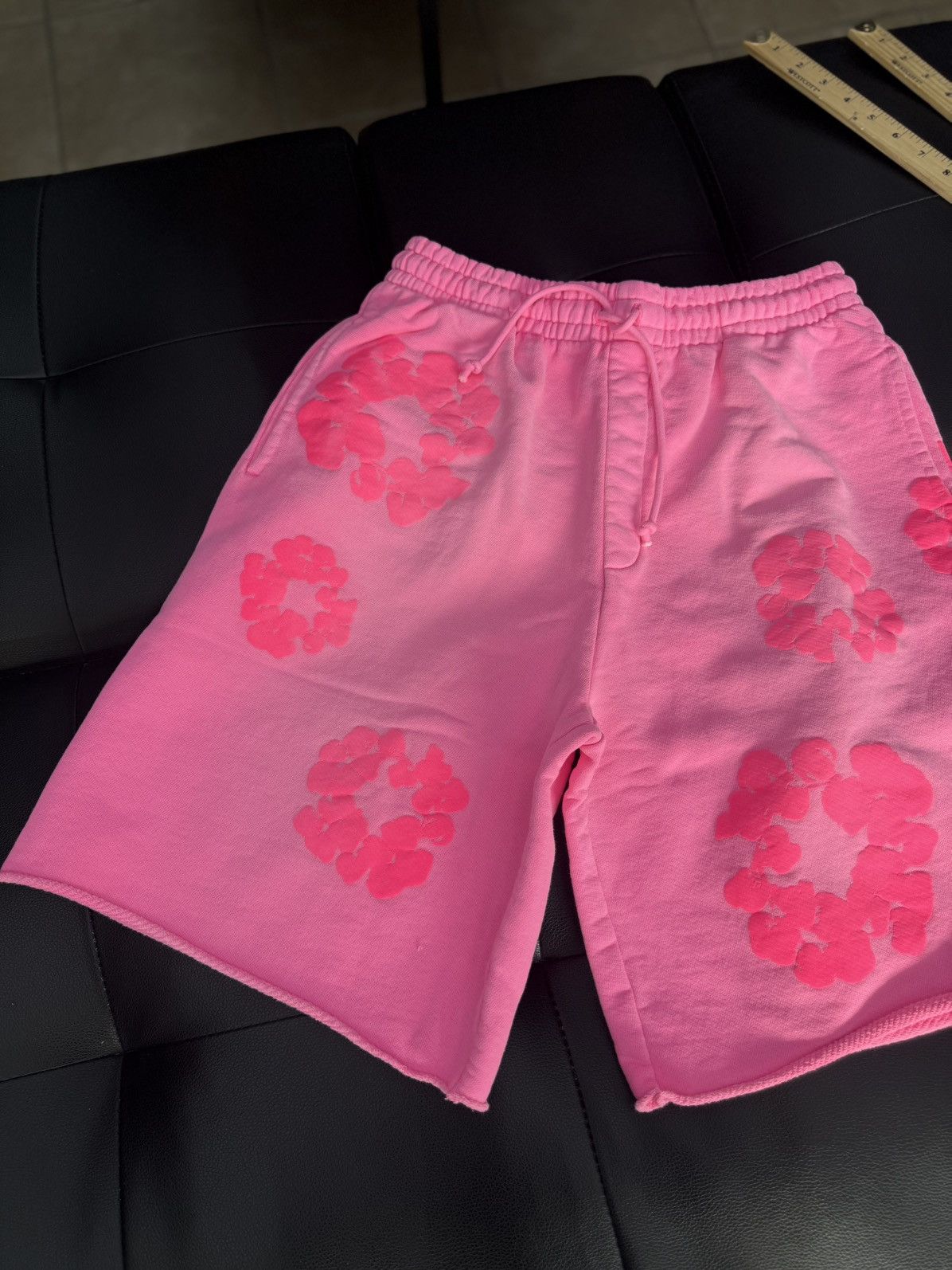 DENIM TEARS Denim Tears 2025 Cotton Wreath Shorts Pink Size XS Size US 28 / EU 44 - 3 Thumbnail