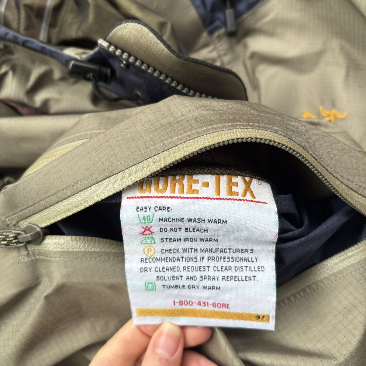 Arc'teryx 1998 Arc’teryx First Edition Beta Lt Alpine Size Medium Size US M / EU 48-50 / 2 - 8 Thumbnail