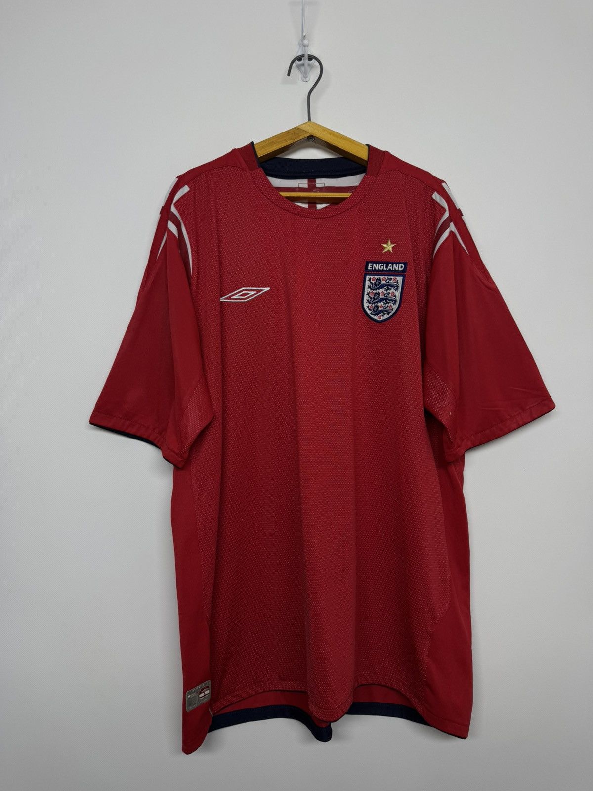 Umbro Vintage ENGLAND 2004 AWAY FOOTBALL SHIRT SOCCER JERSEY UMBRO Size US M / EU 48-50 / 2 - 1 Thumbnail