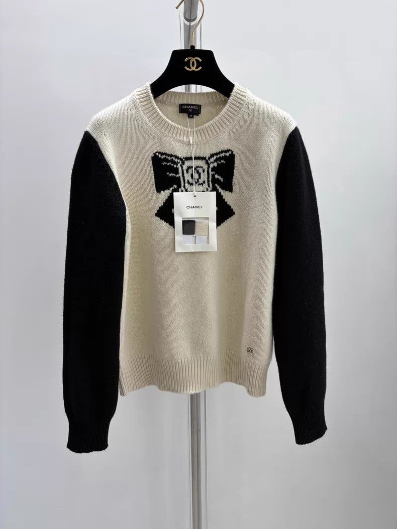 Chanel Chanel Ski black and white bow knitted pullover sweater Size XS / US 0-2 / IT 36-38 - 1 Thumbnail
